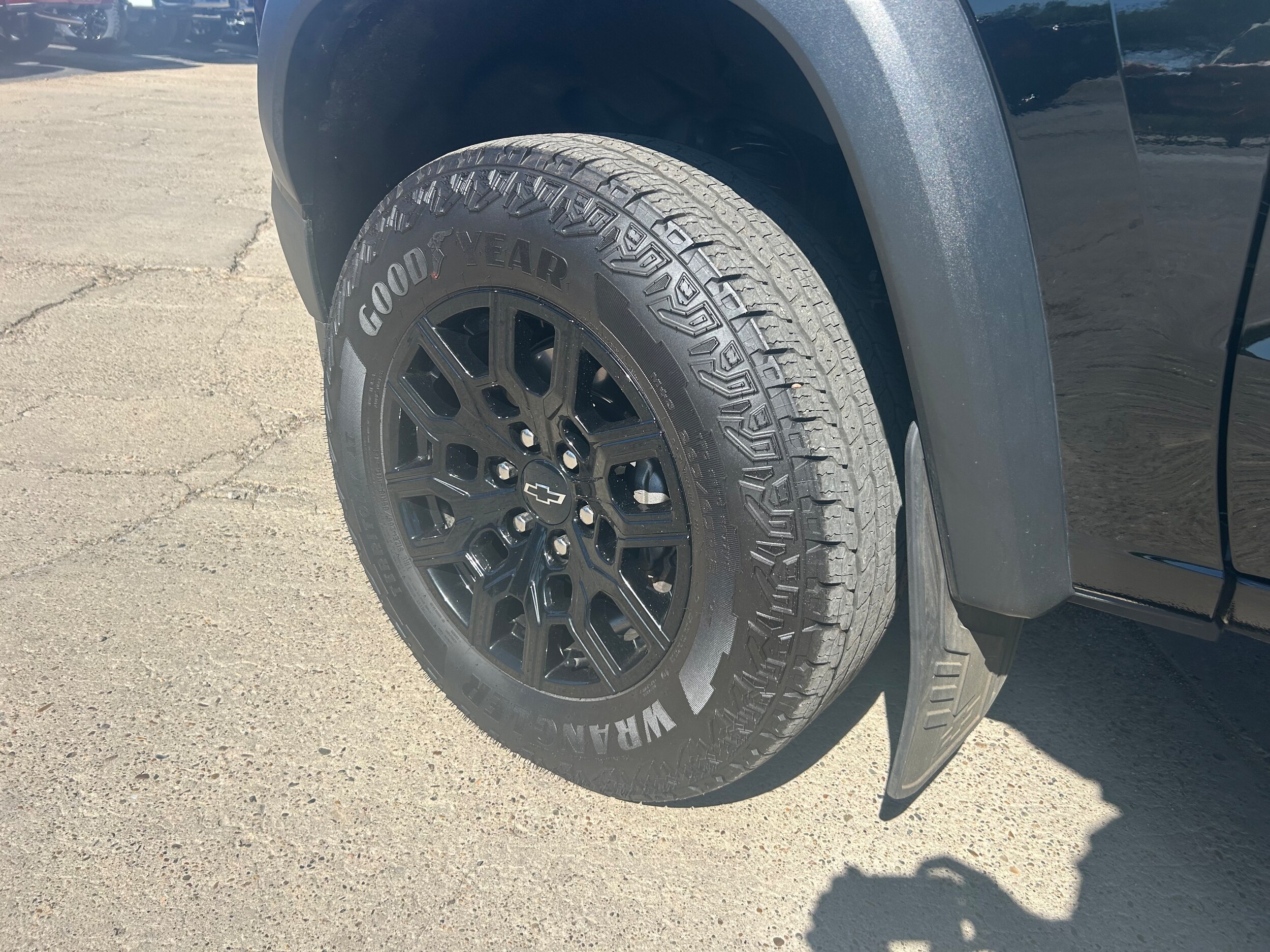 2024 Chevrolet Colorado 4WD Trail Boss - Black exterior view 6