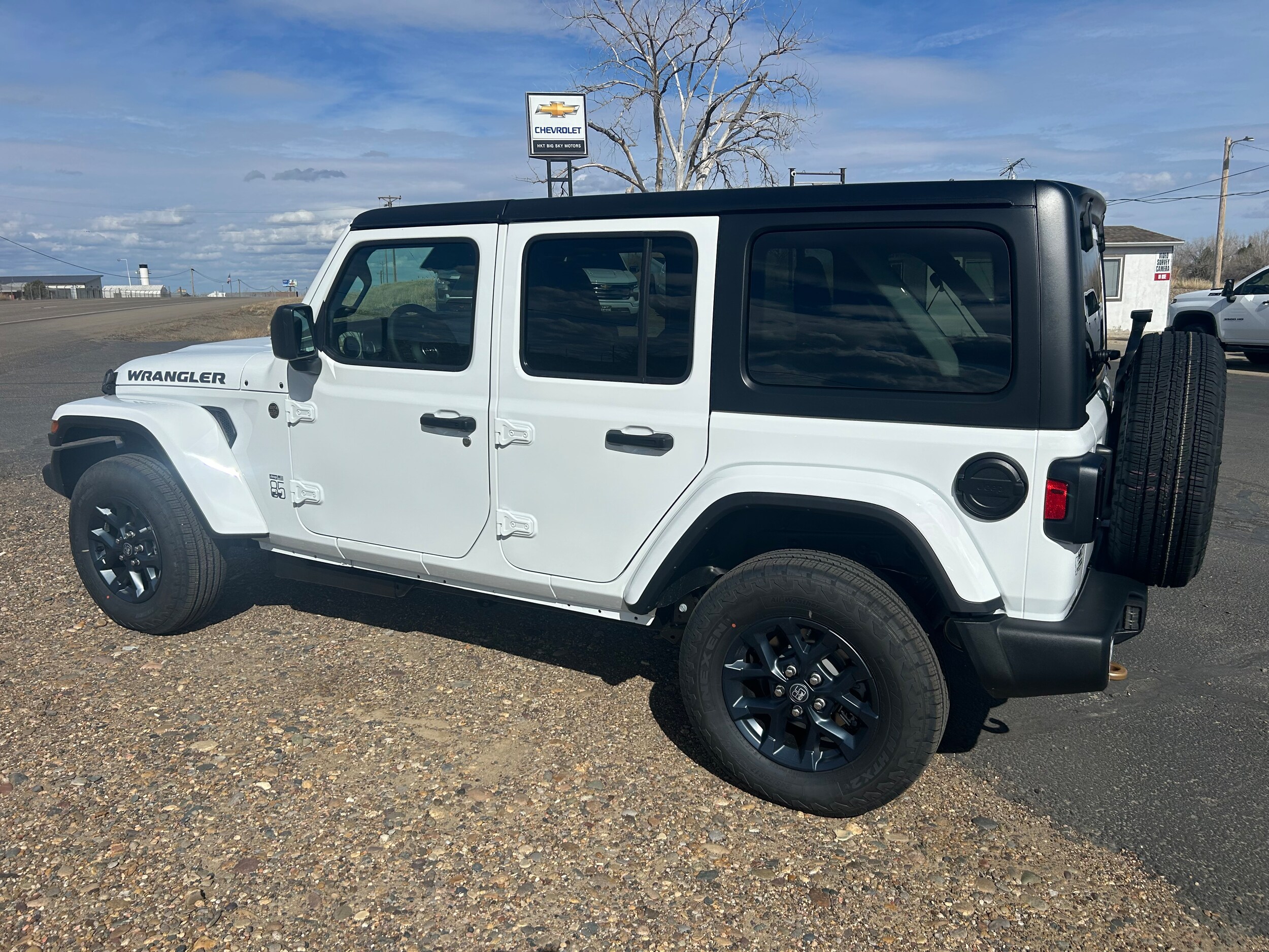 2026 Jeep Wrangler 4-DOOR 85TH ANNIVERSARY EDITION - Bright White Clear-Coat Paint exterior view 4