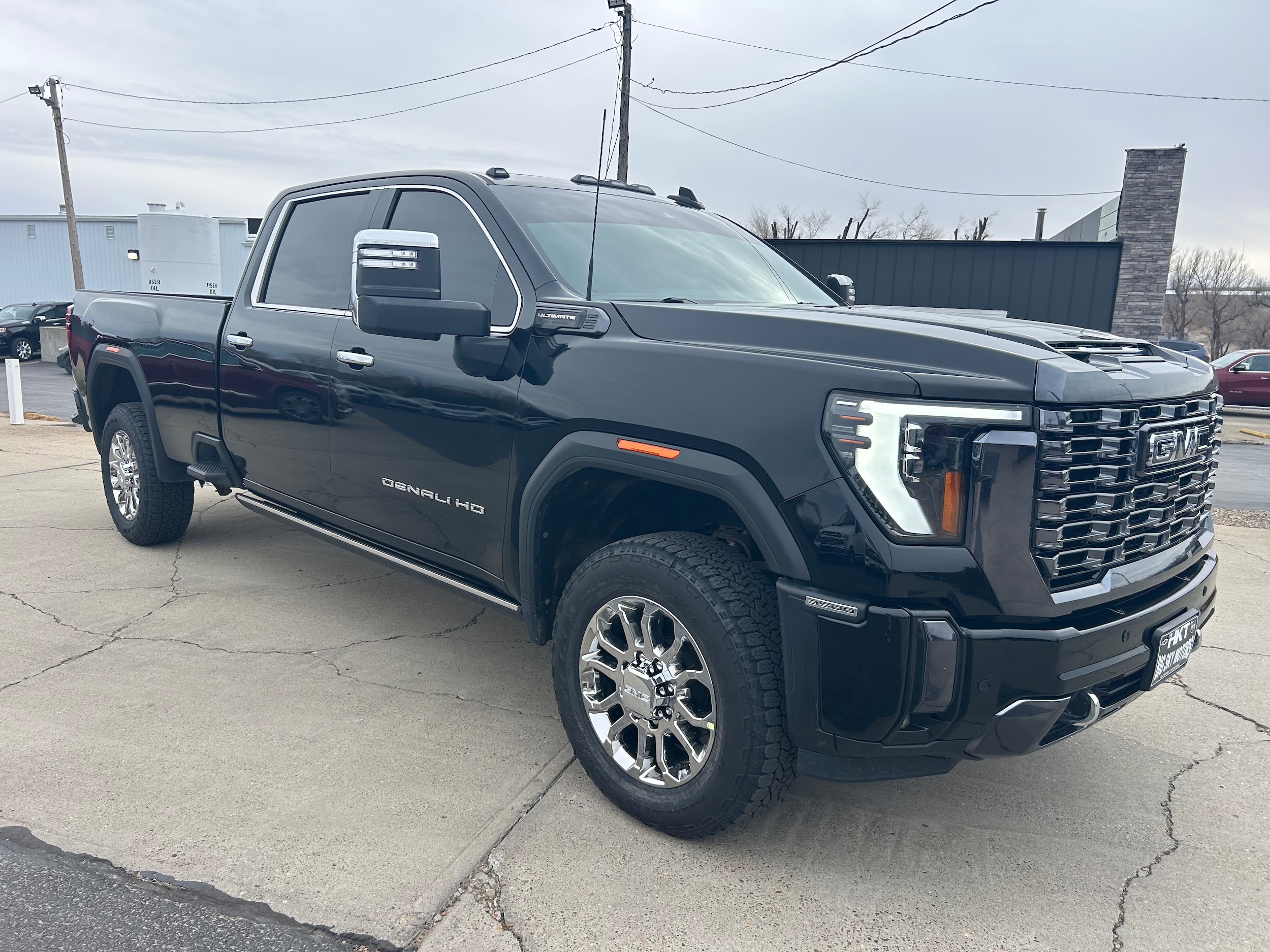 2024 GMC Sierra 3500 HD Denali Ultimate - Onyx Black exterior view 7