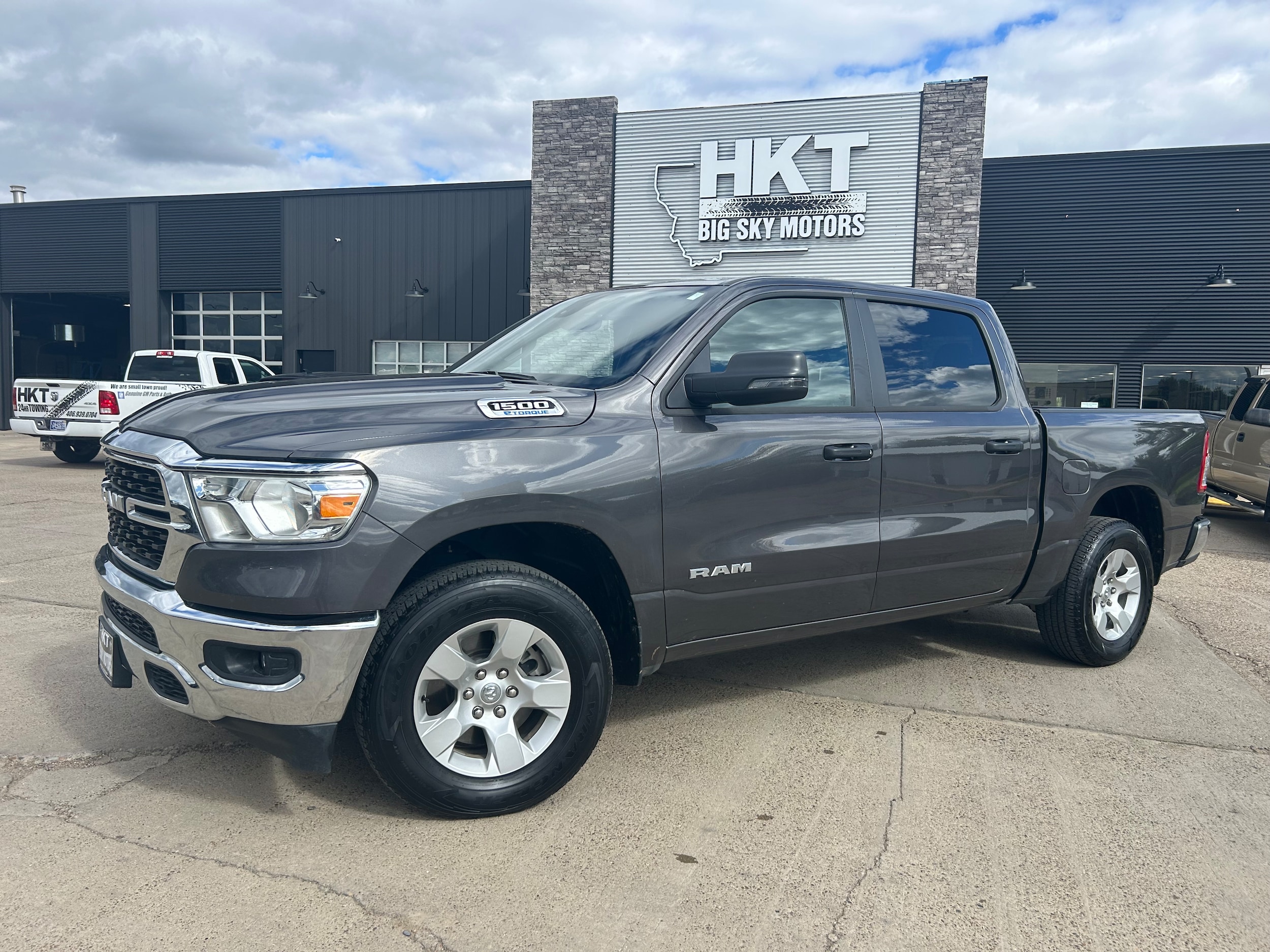 2023 RAM 1500 Big Horn/Lone Star 4x4 Crew Cab 5'7's photo
