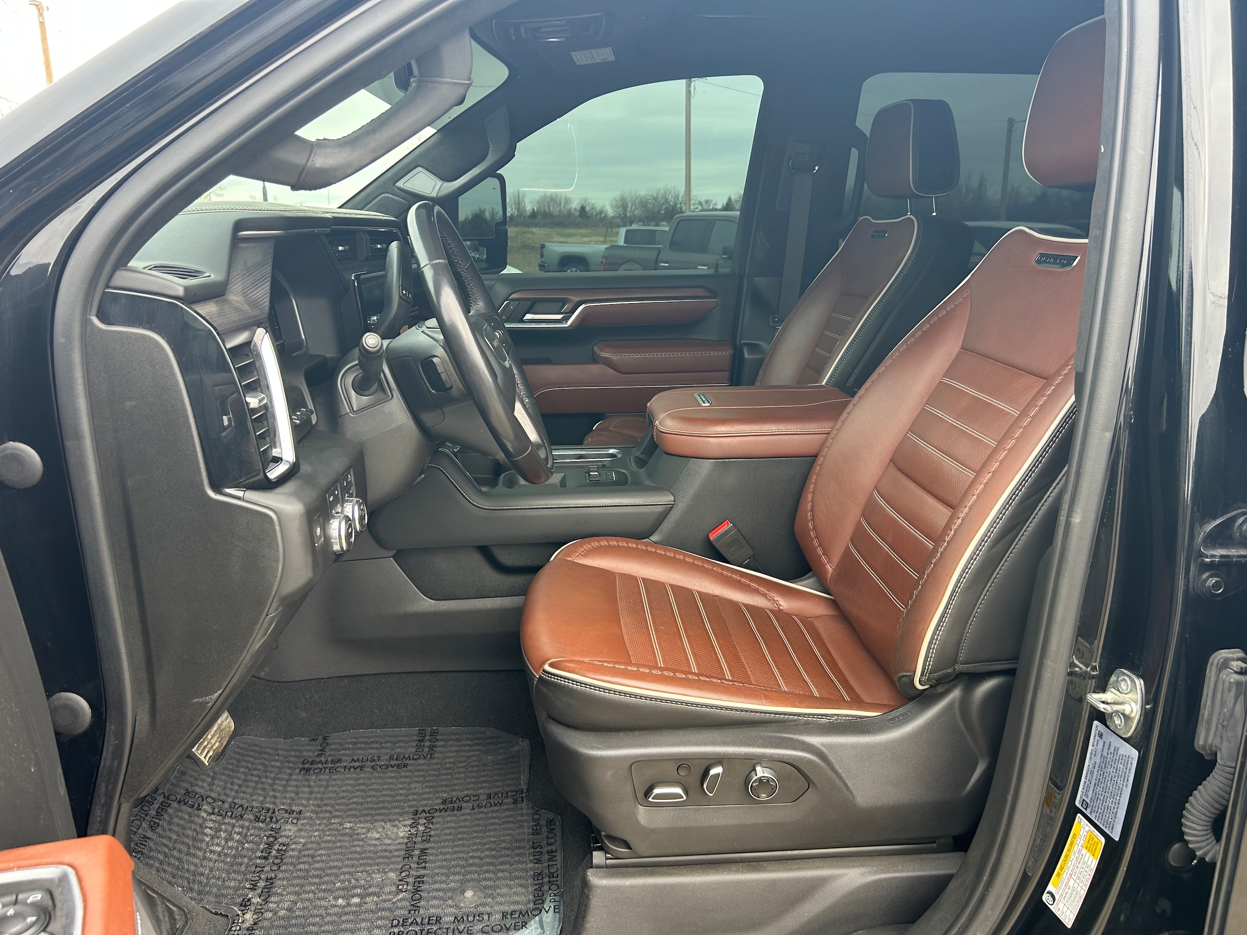 2024 GMC Sierra 3500 HD Denali Ultimate - Onyx Black exterior view 9