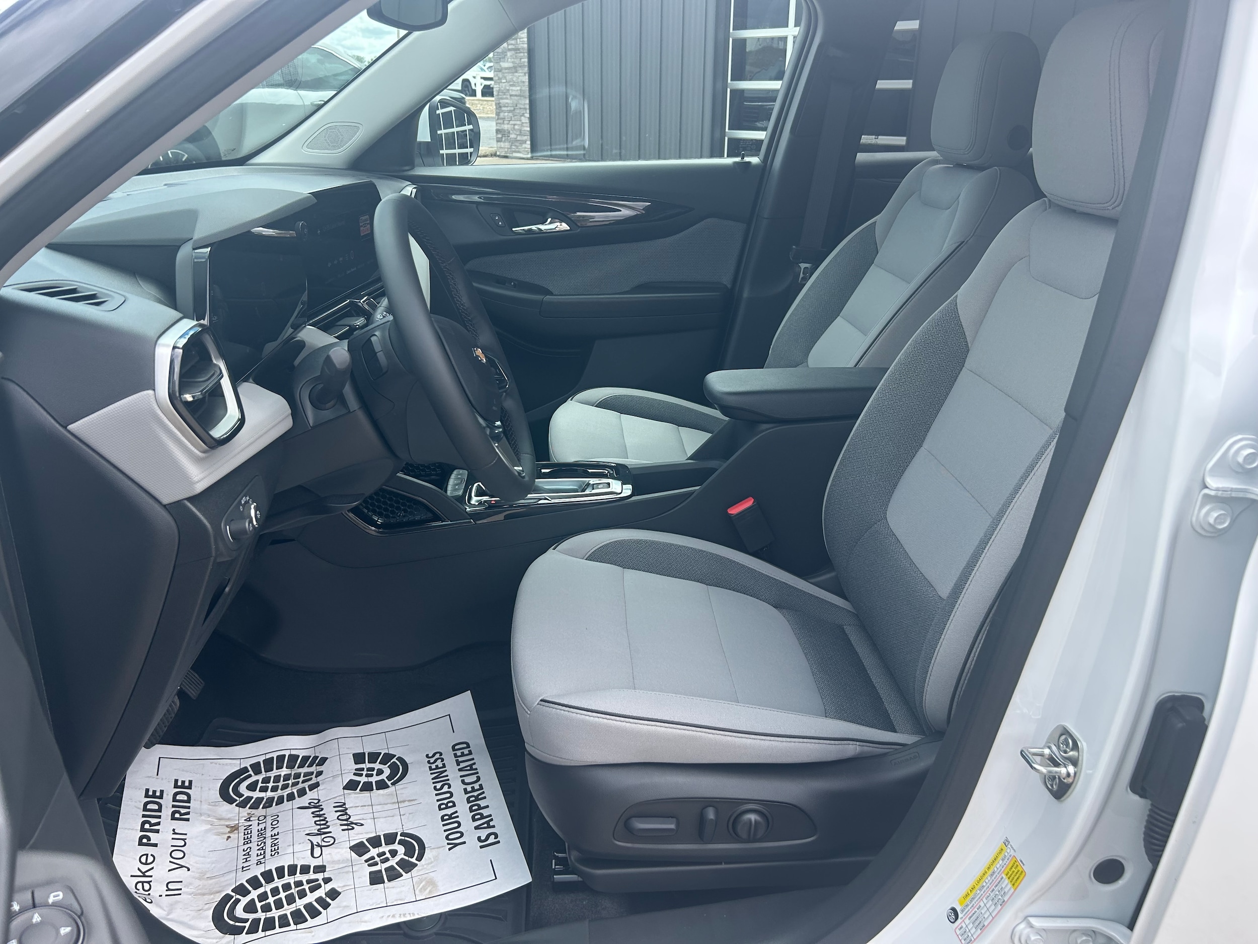 2026 Chevrolet Trailblazer LT - Summit White exterior view 7