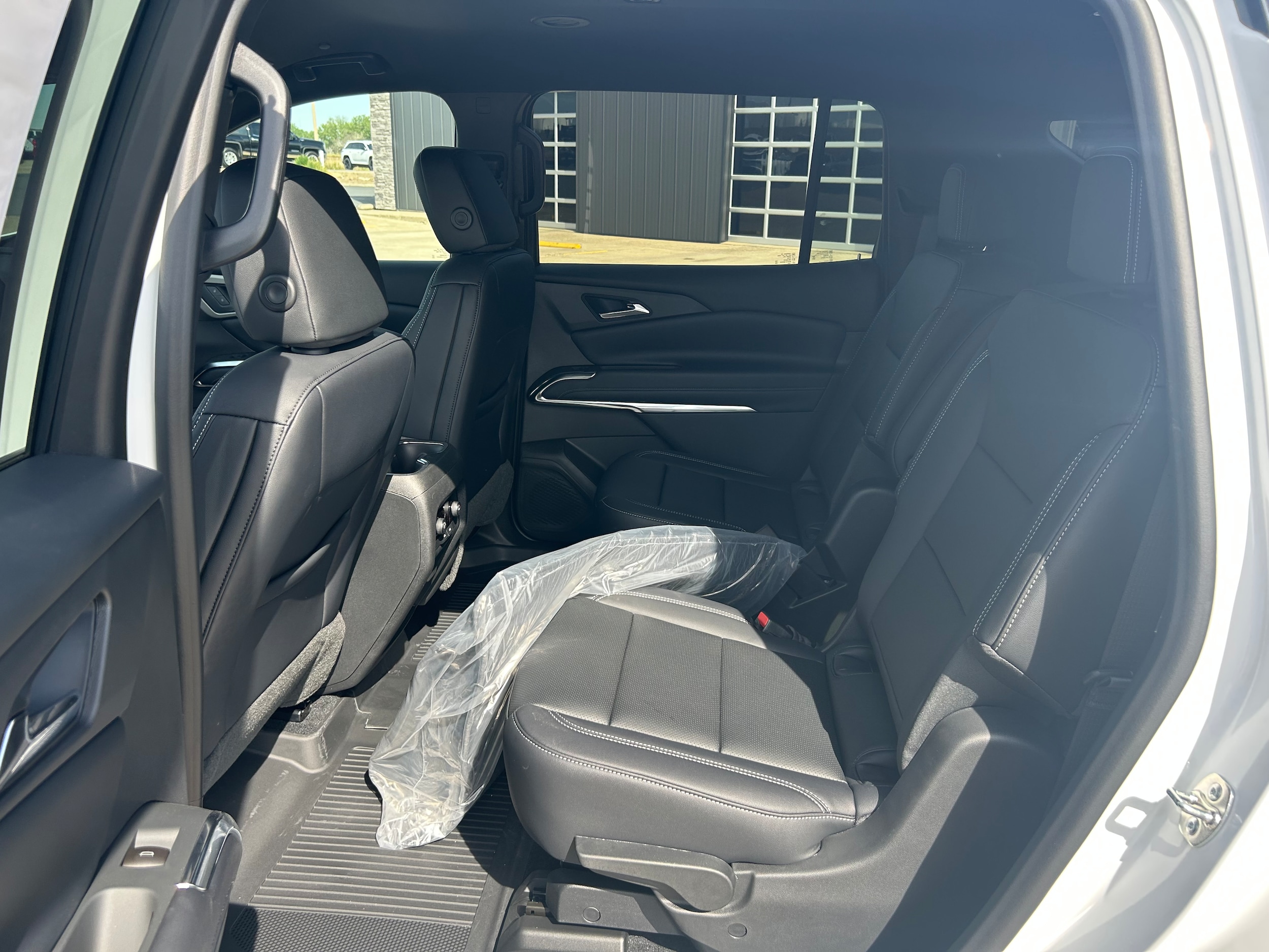 2026 Chevrolet Traverse LT - Summit White exterior view 8