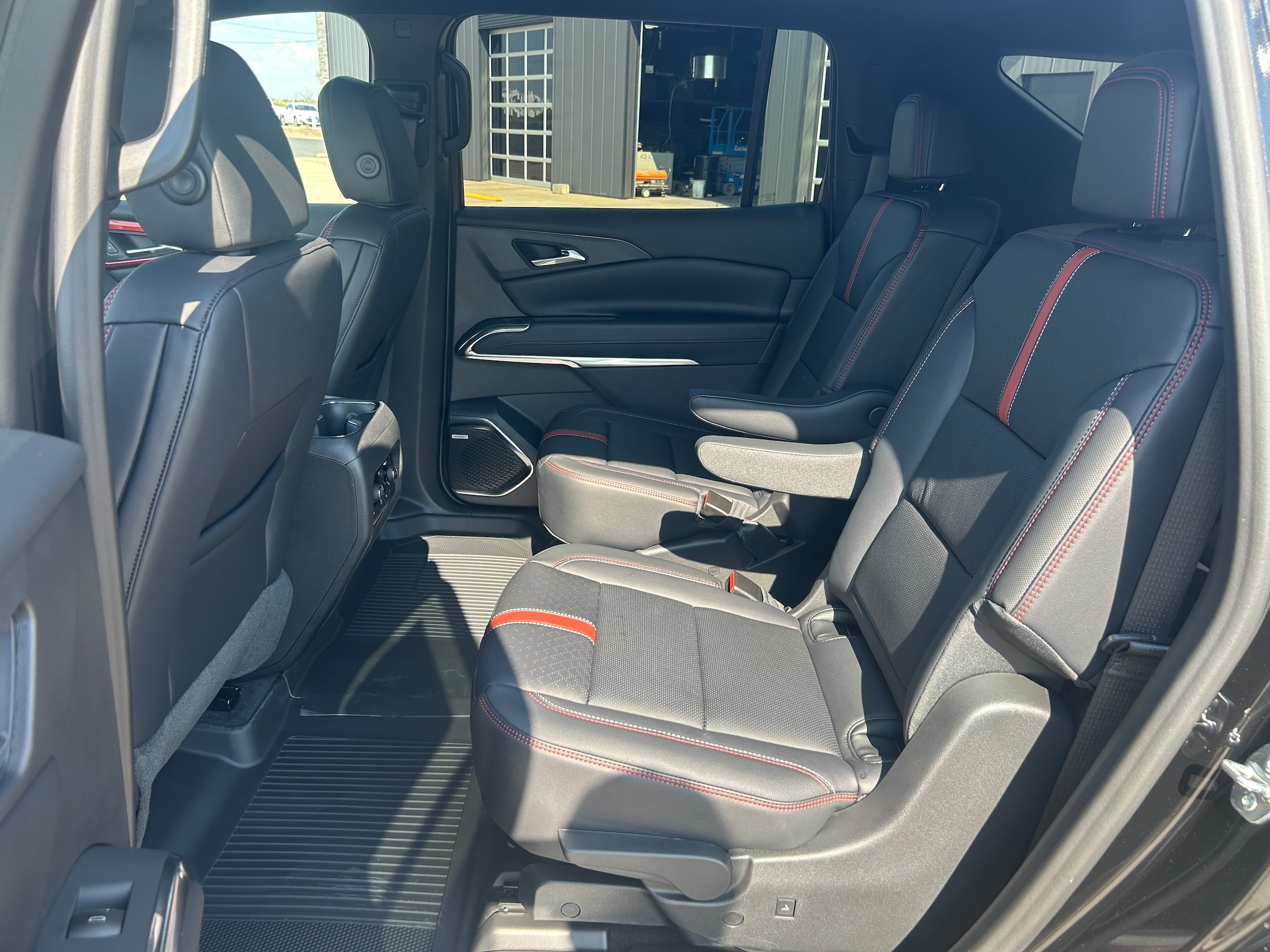 2026 Chevrolet Traverse RS - Mosaic Black Metallic exterior view 8