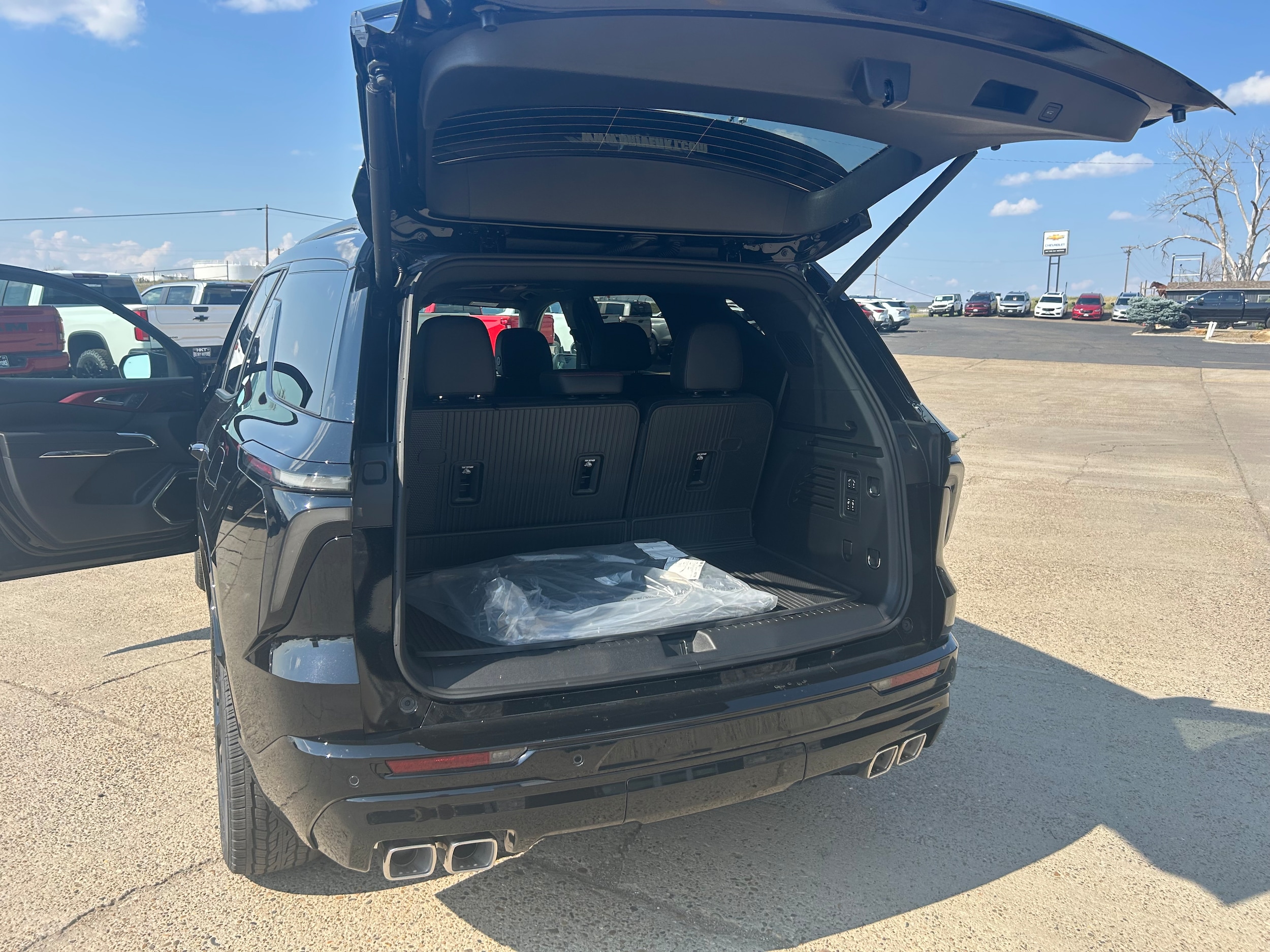 2026 Chevrolet Traverse RS - Mosaic Black Metallic exterior view 11