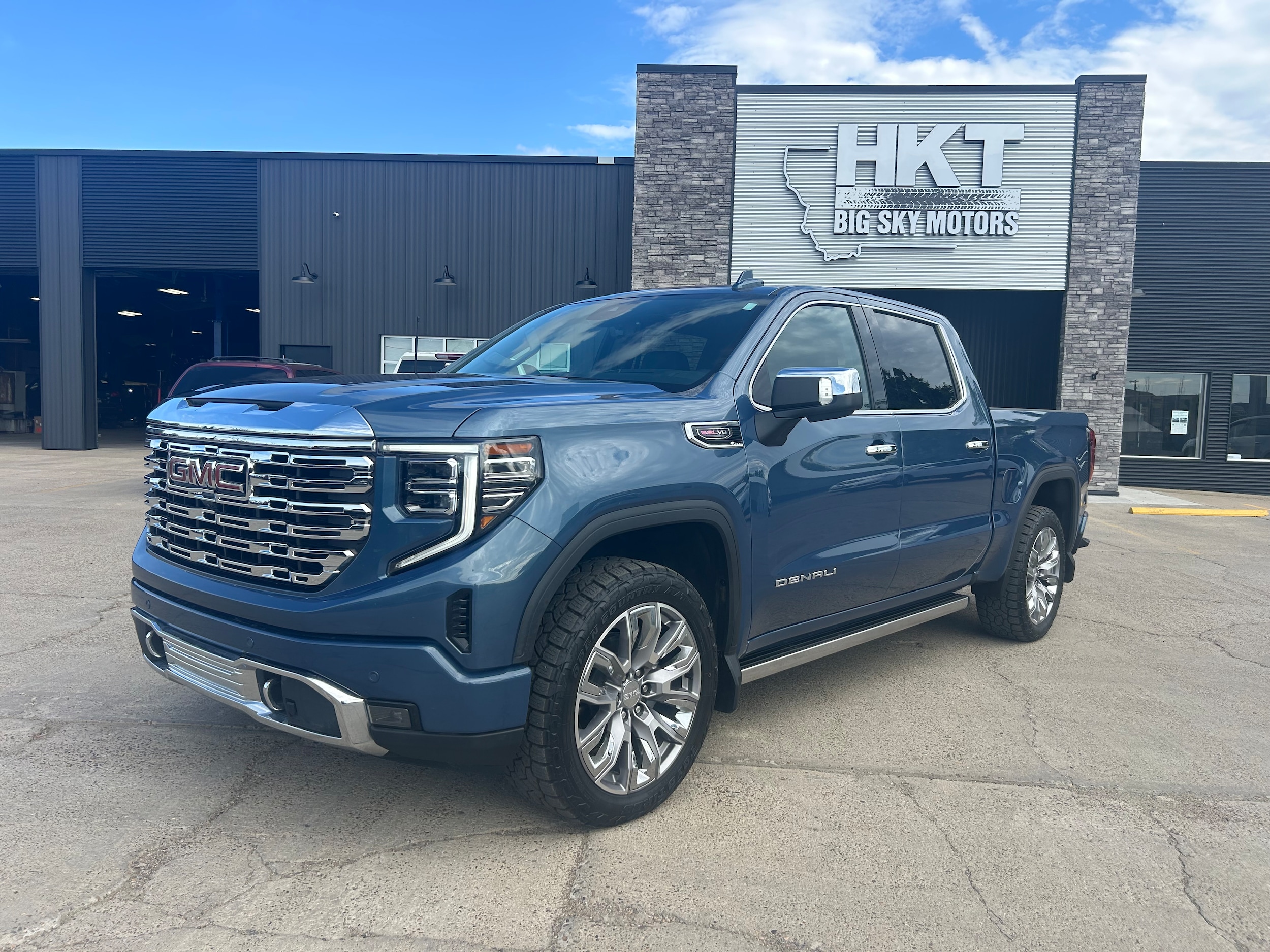 2025 GMC Sierra Denali 4WD Crew Cab Short Box's photo