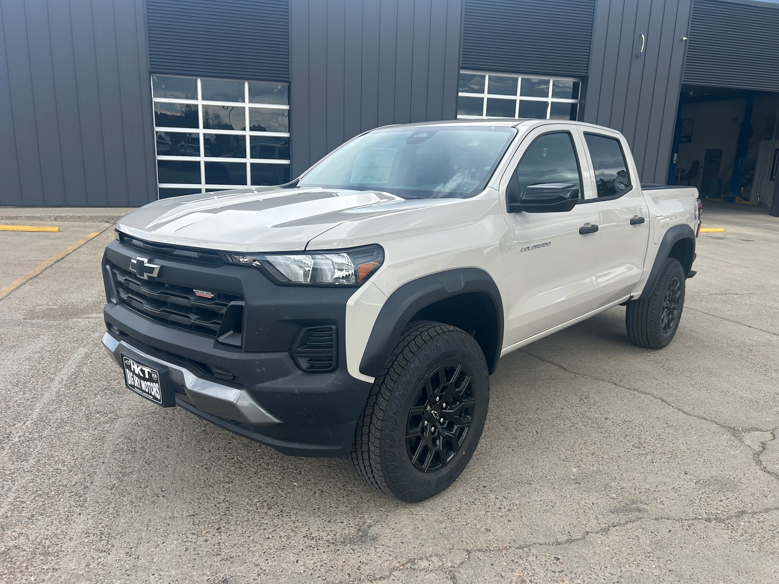 2026 Chevrolet Colorado Trail Boss - White Sands exterior view 1