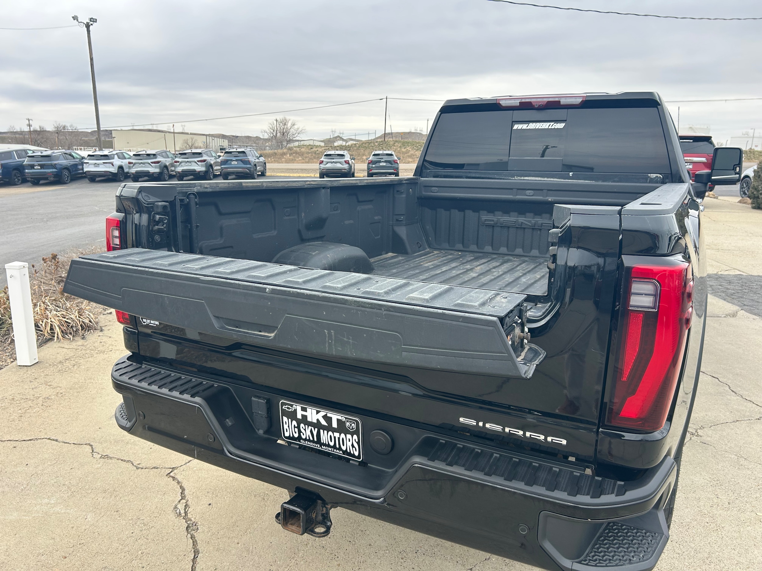 2024 GMC Sierra 3500 HD Denali Ultimate - Onyx Black exterior view 6