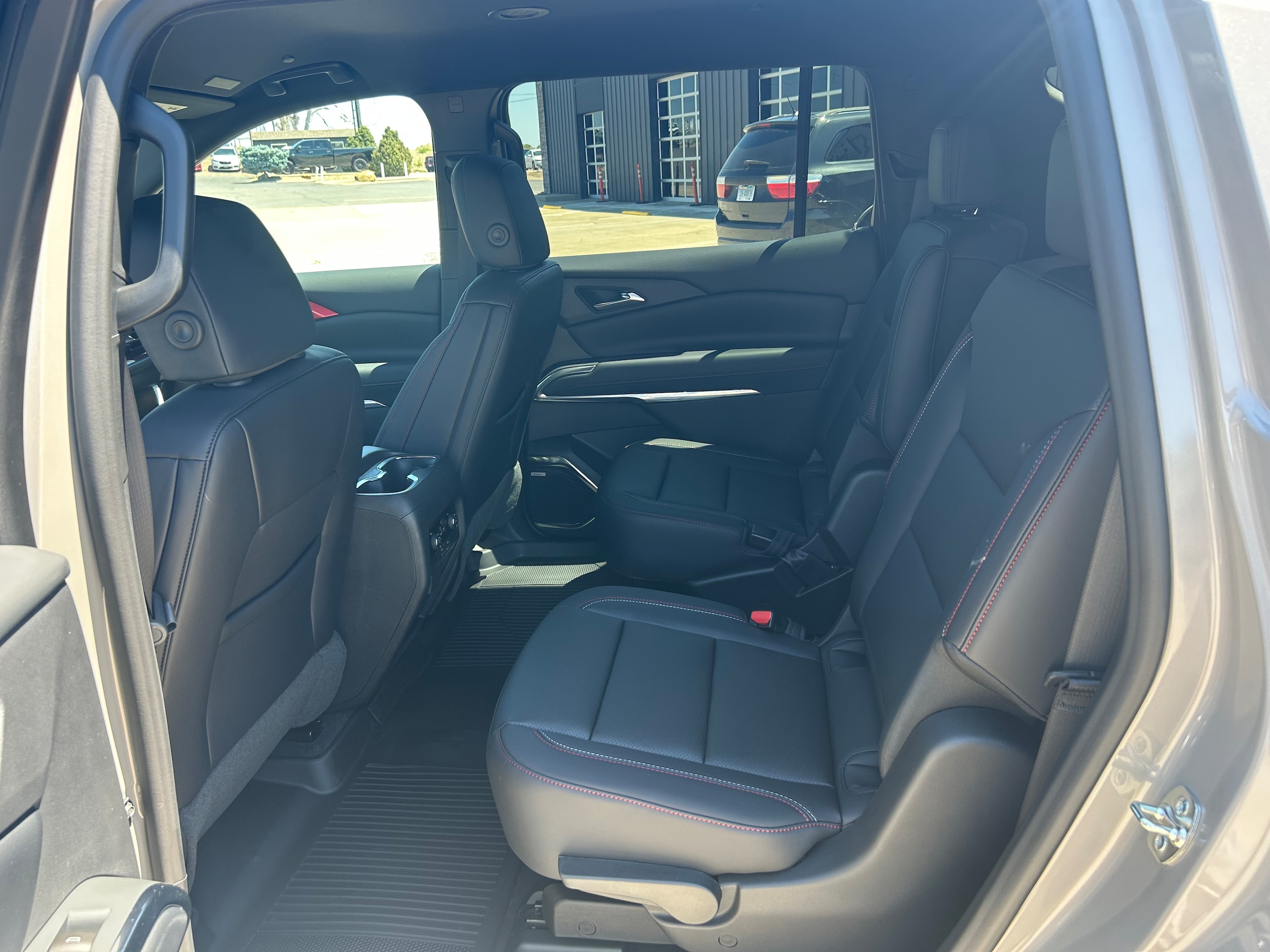 2026 Chevrolet Traverse Z71 - Sandstone Gray exterior view 7