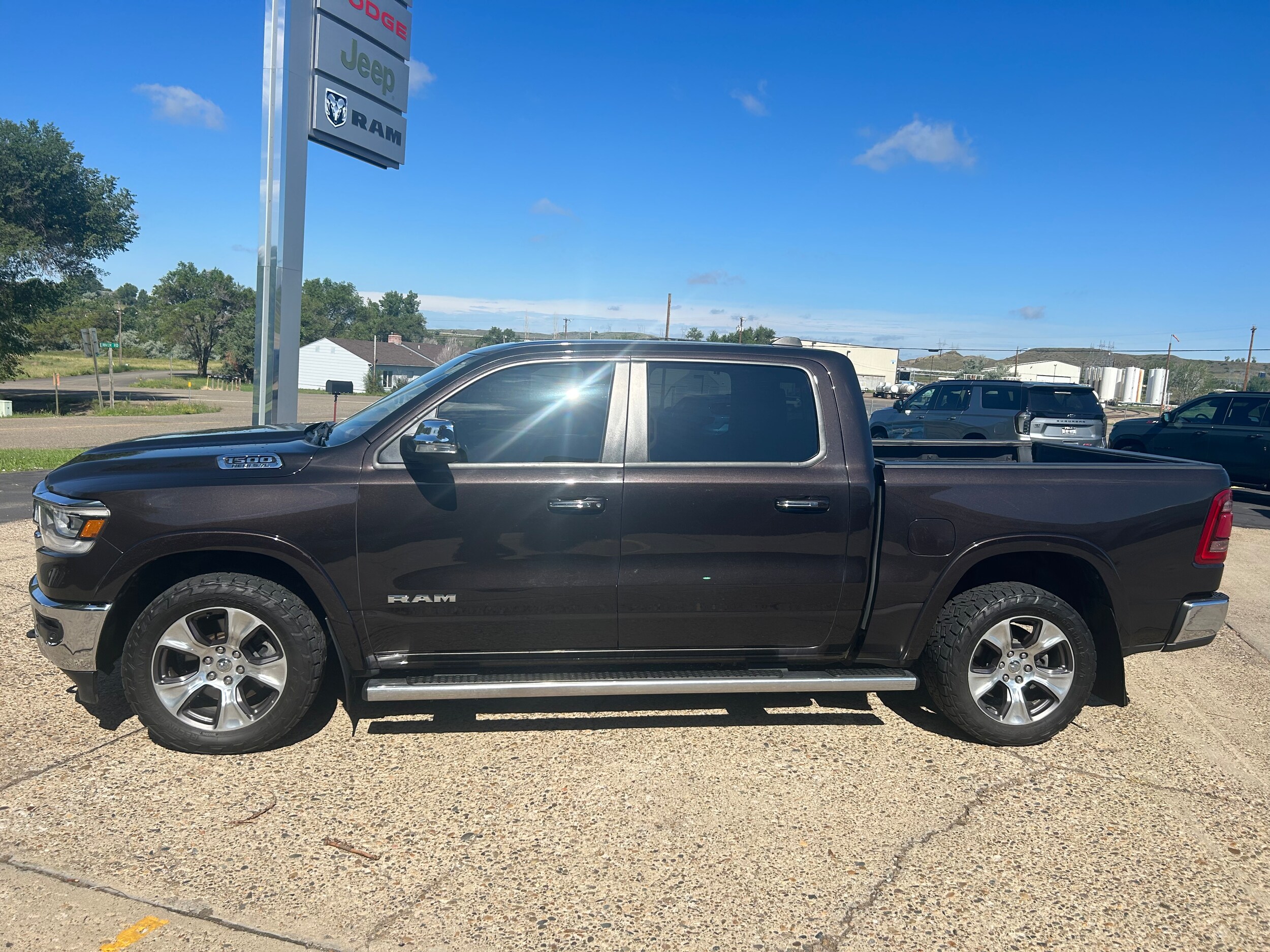 2019 Ram 1500 Laramie photo 2