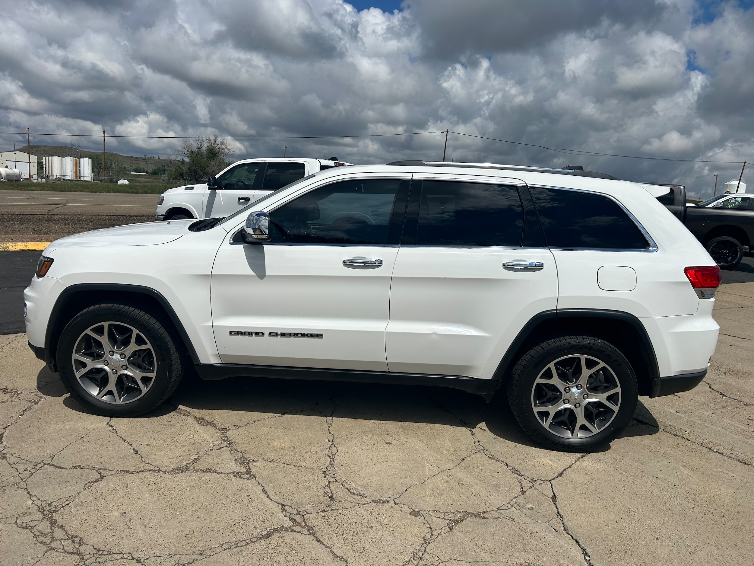 2019 Jeep Grand Cherokee Limited photo 2