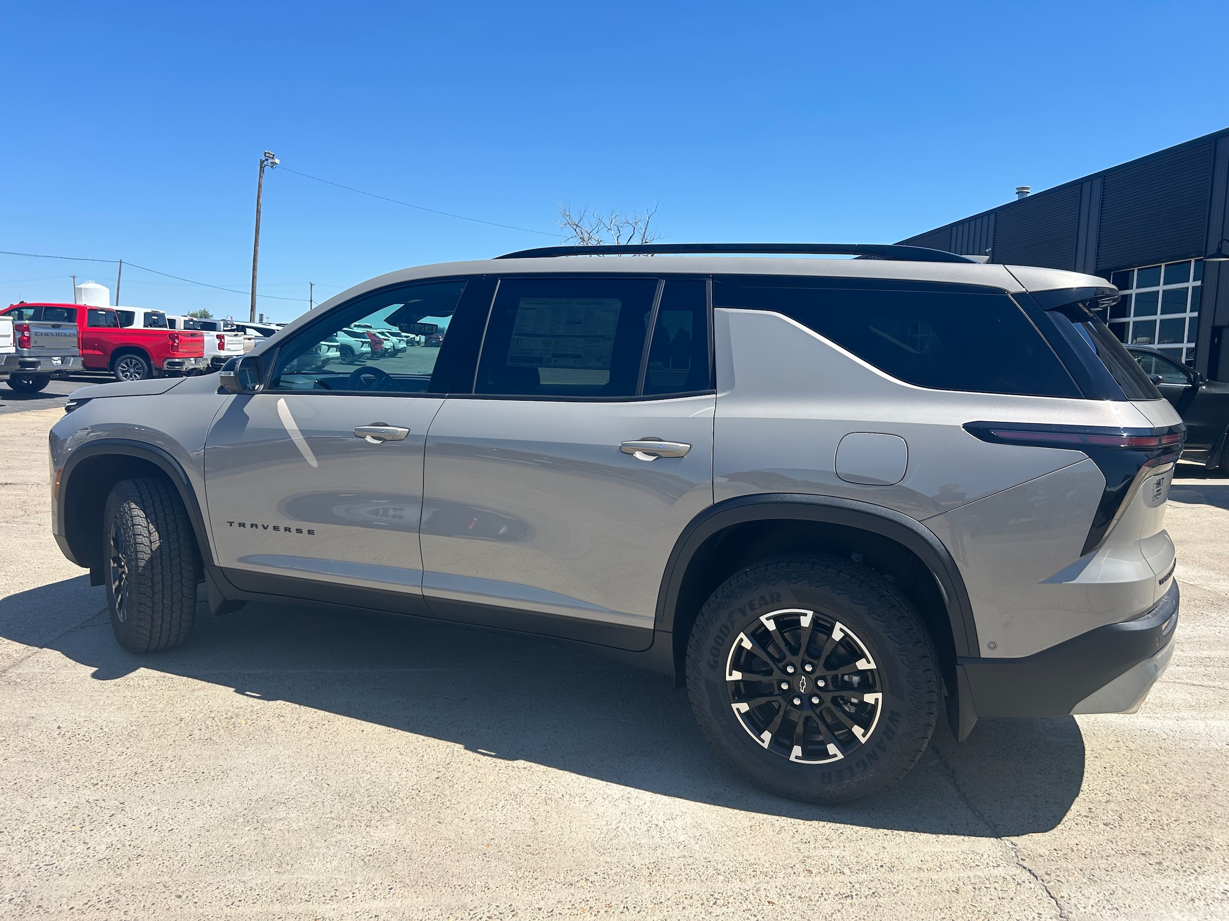 2026 Chevrolet Traverse Z71 - Sandstone Gray exterior view 3