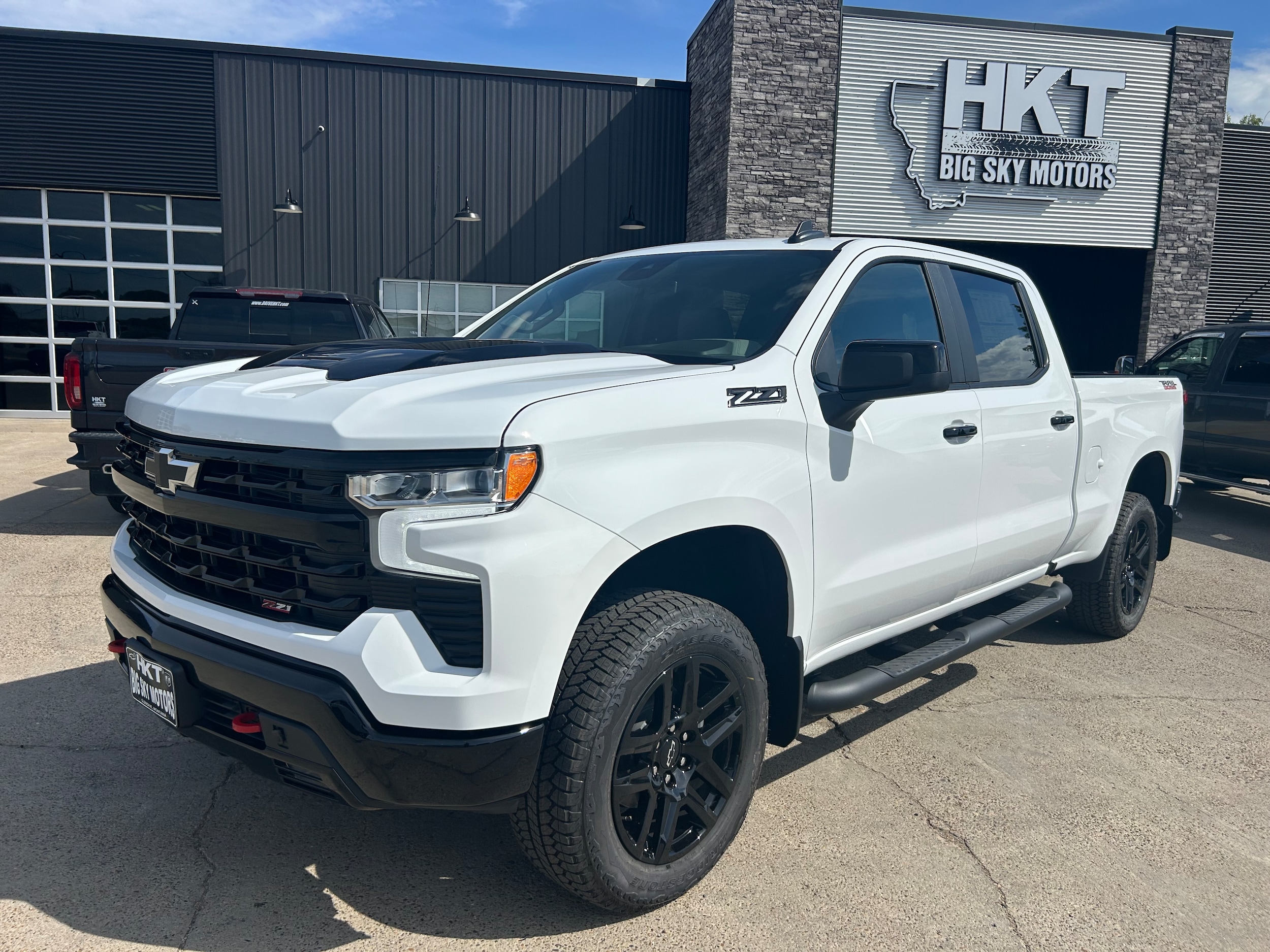 2026 Chevrolet Silverado 1500 LT Trail Boss - Summit White exterior view 1