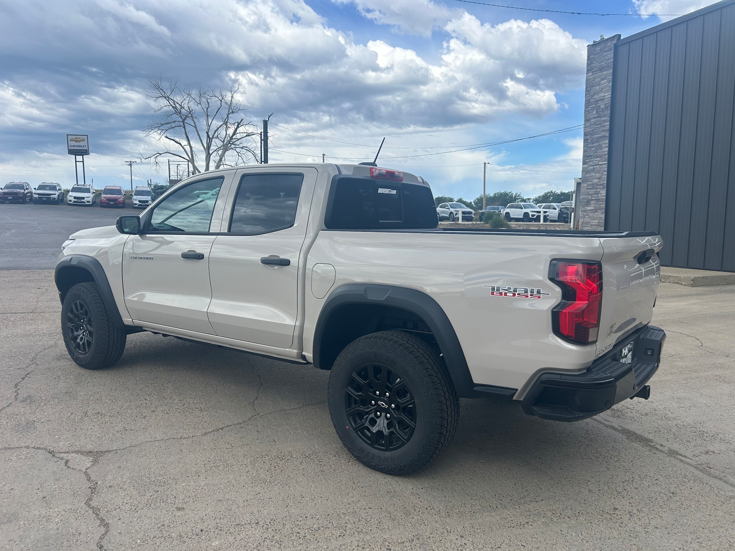 2026 Chevrolet Colorado Trail Boss - White Sands exterior view 4
