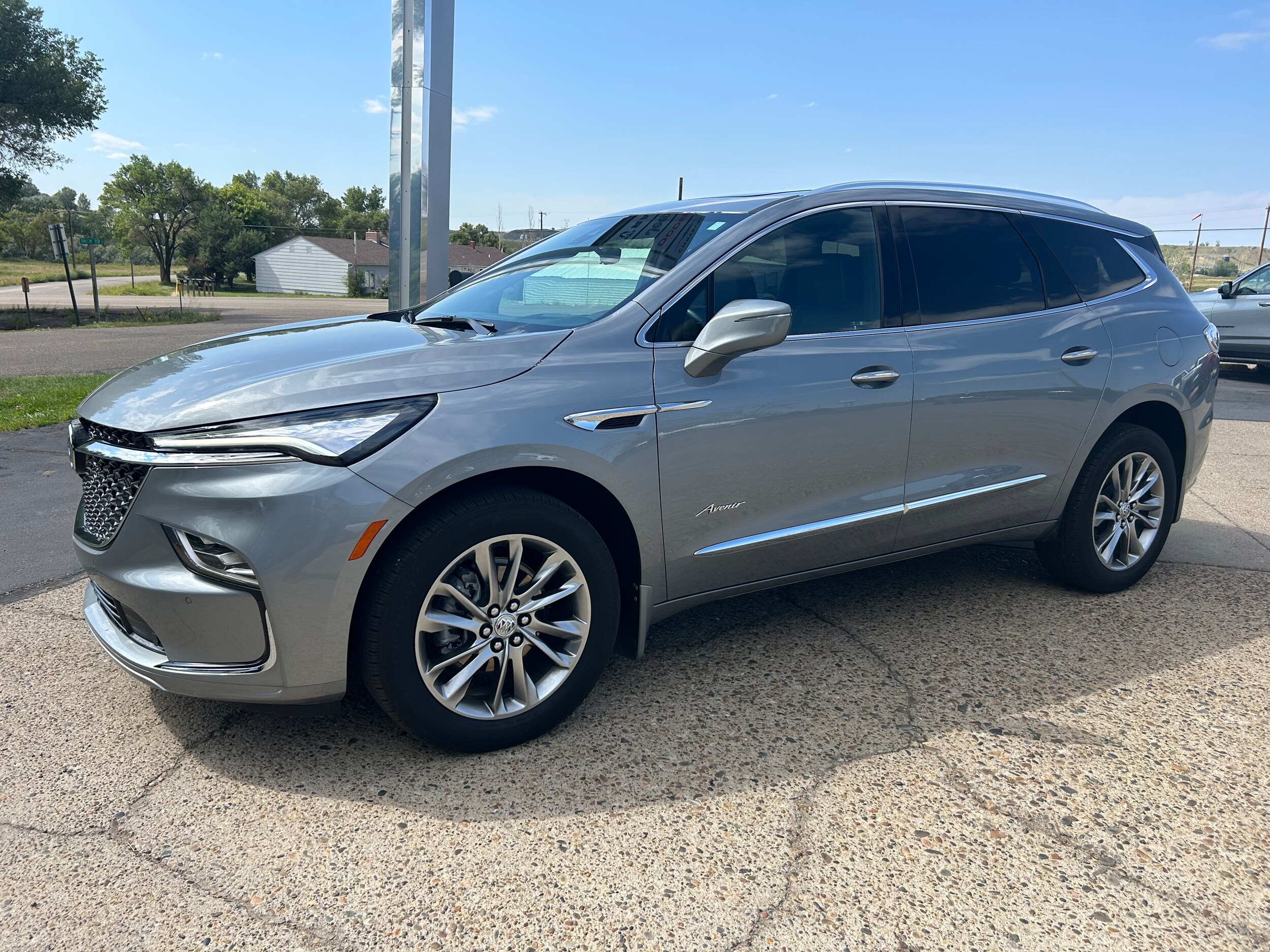 2024 Buick Enclave Avenir photo 3