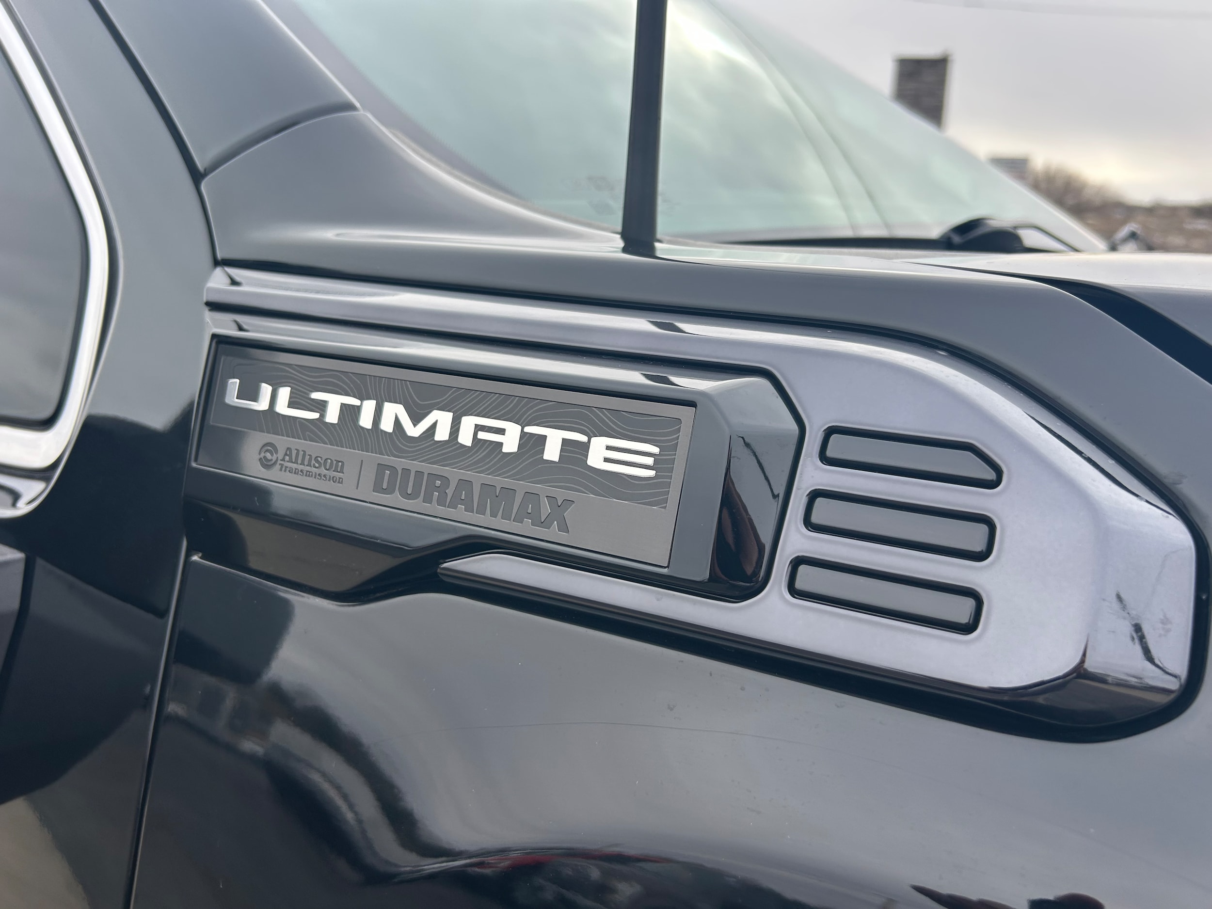 2024 GMC Sierra 3500 HD Denali Ultimate - Onyx Black exterior view 8