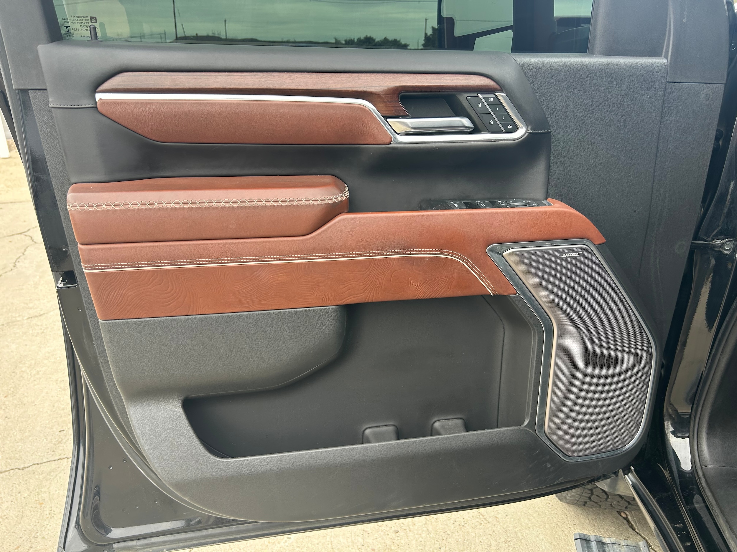 2024 GMC Sierra 3500 HD Denali Ultimate - Onyx Black exterior view 11