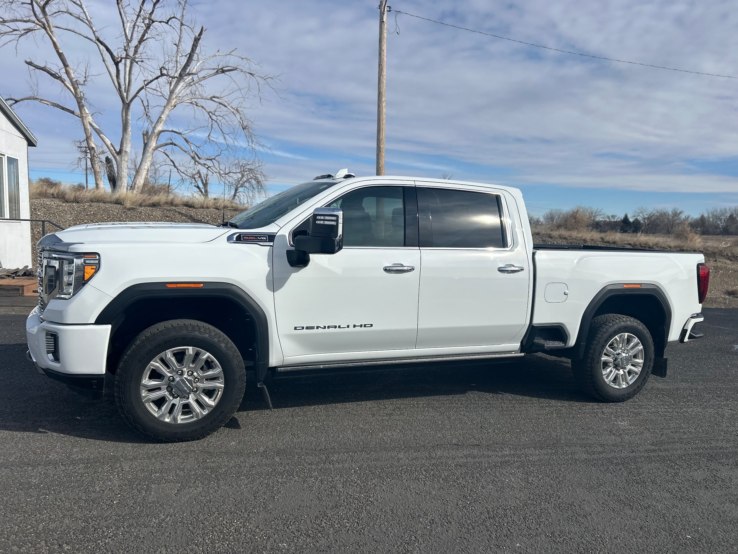 2022 GMC Sierra 2500 HD Denali - Summit White exterior view 3