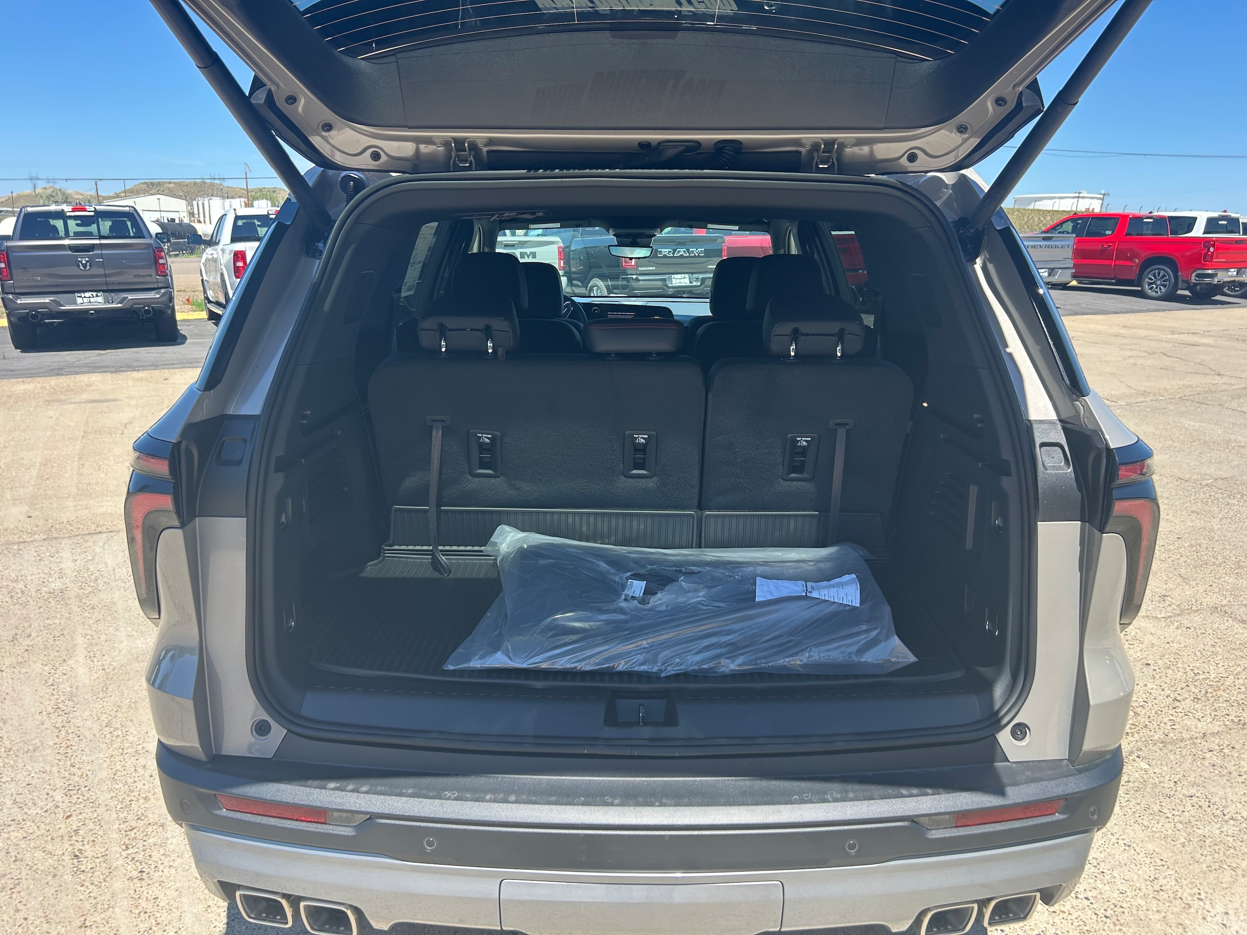 2026 Chevrolet Traverse Z71 - Sandstone Gray exterior view 5