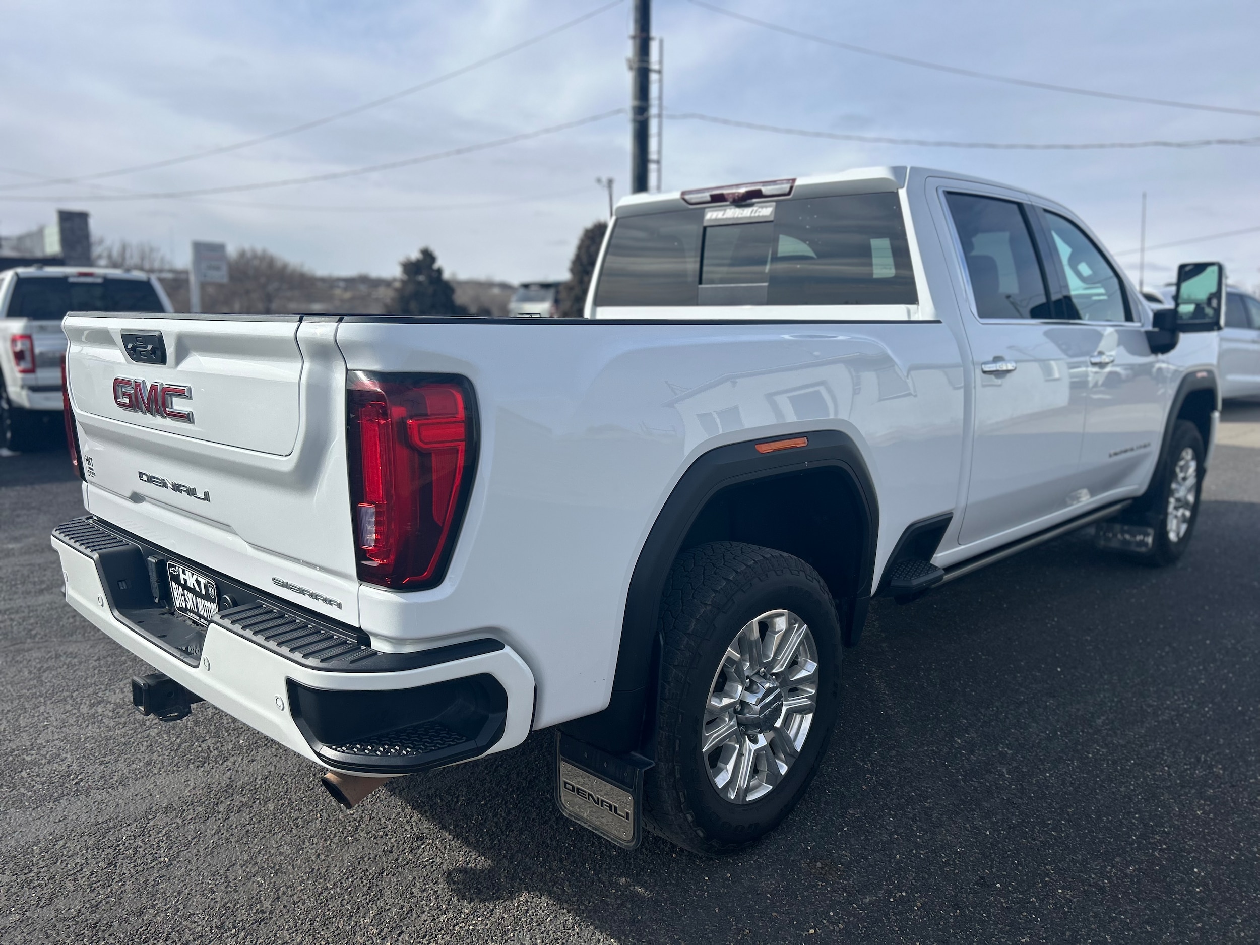 2022 GMC Sierra 2500 HD Denali - Summit White exterior view 6