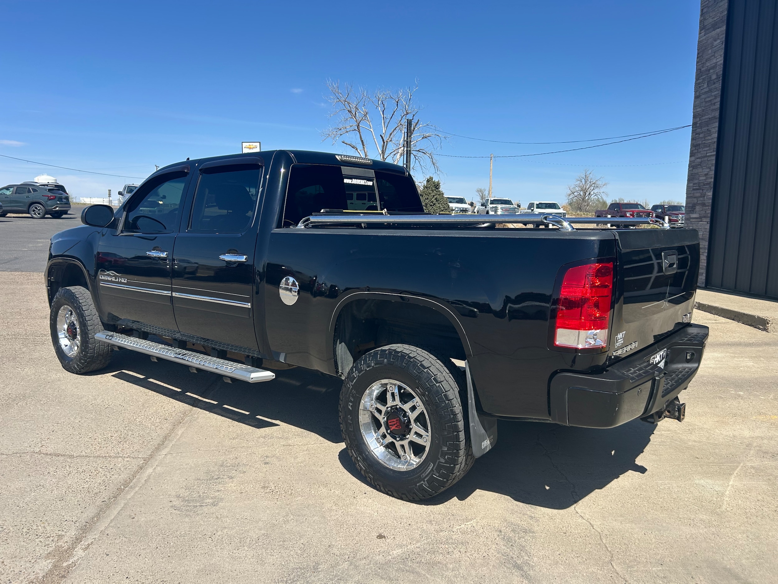 View vehicle photo 4