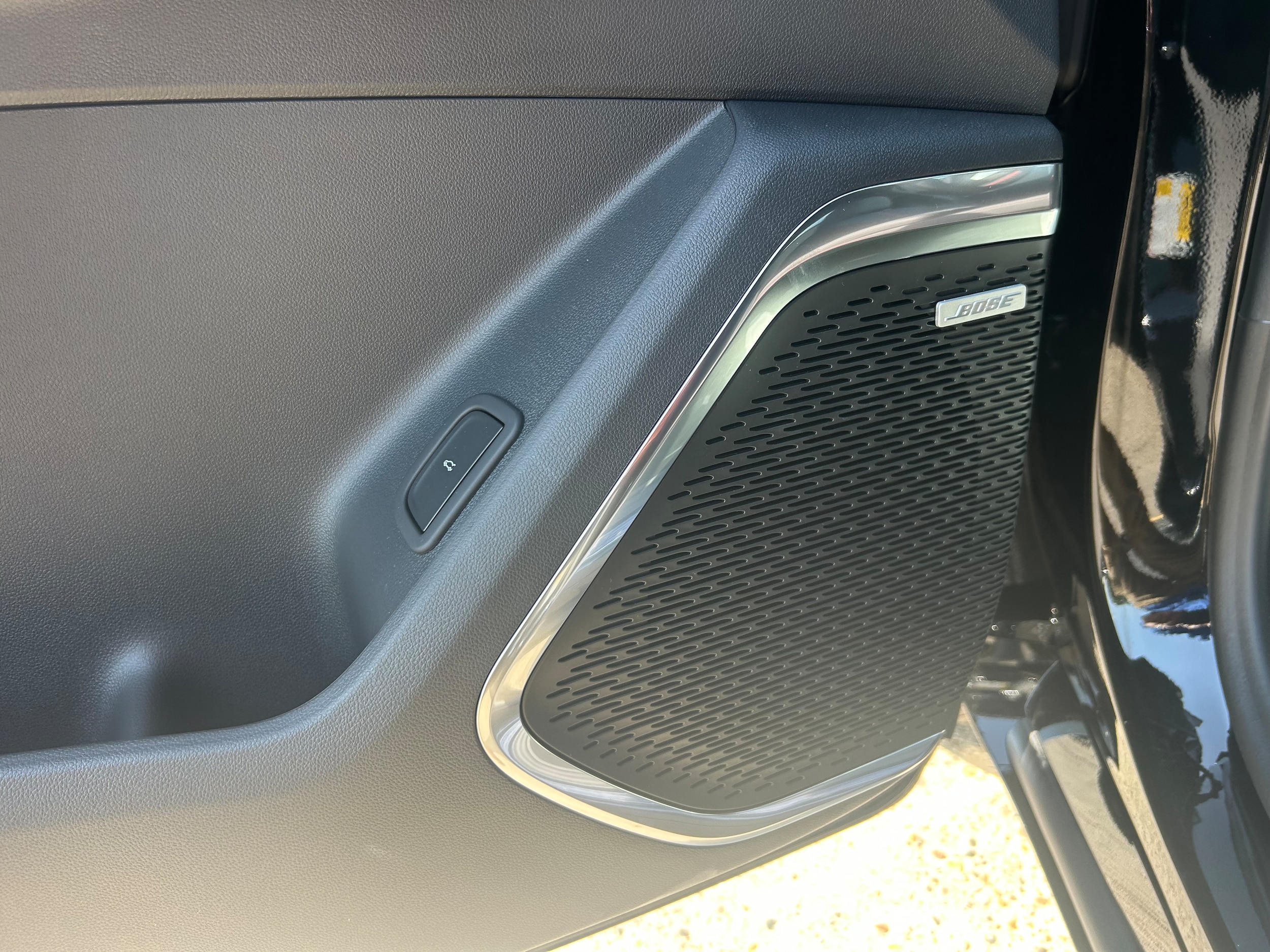 2026 Chevrolet Traverse RS - Mosaic Black Metallic exterior view 12