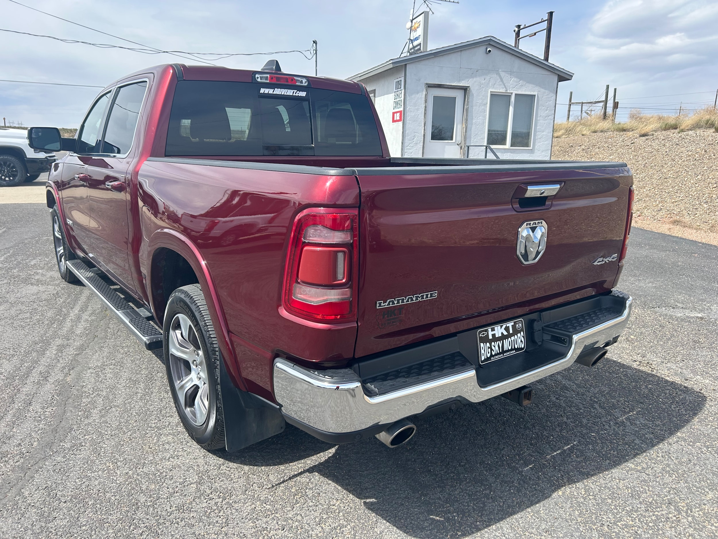 View vehicle photo 5