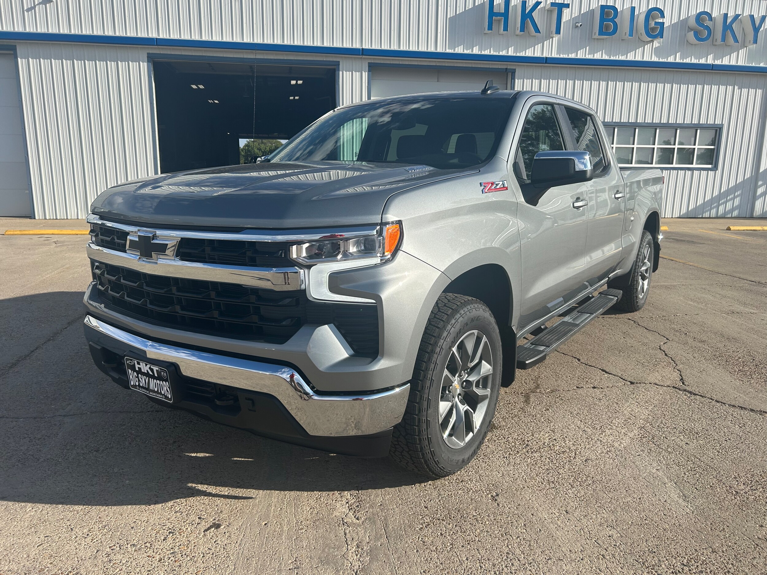 2026 Chevrolet Silverado 1500 LT photo 2