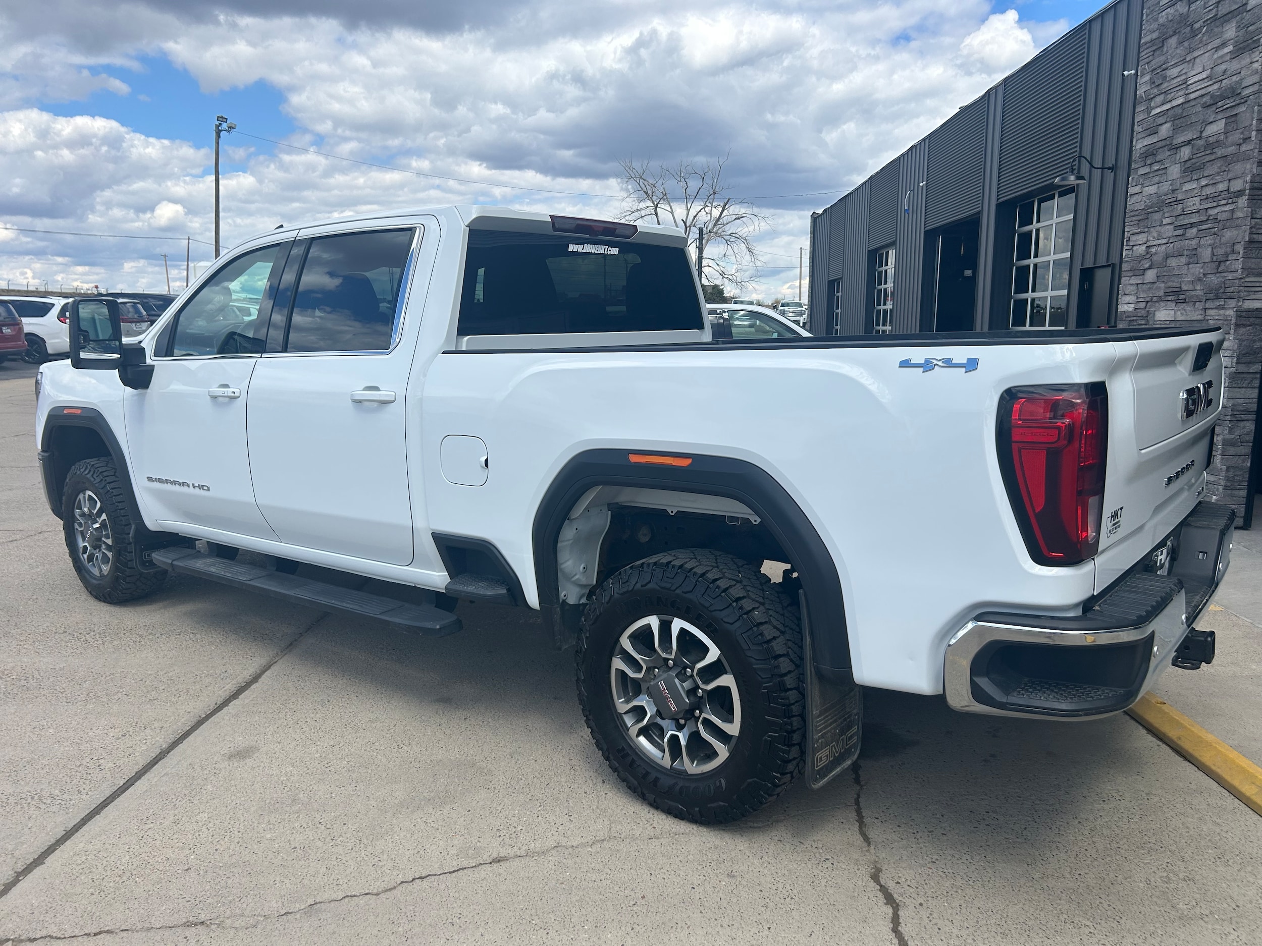 2024 GMC Sierra 2500 HD SLE - Summit White exterior view 4
