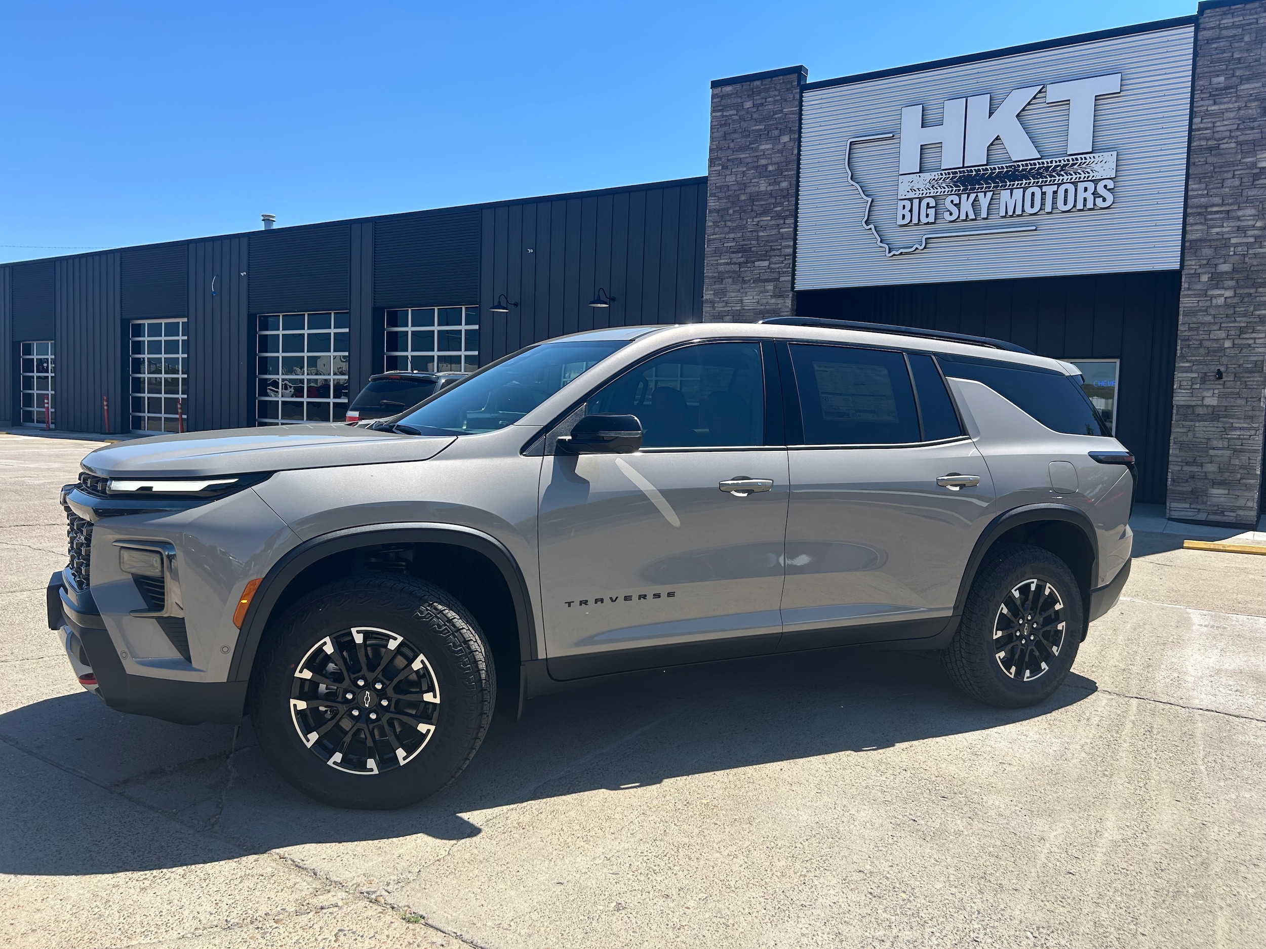 2026 Chevrolet Traverse Z71 - Sandstone Gray exterior view 2