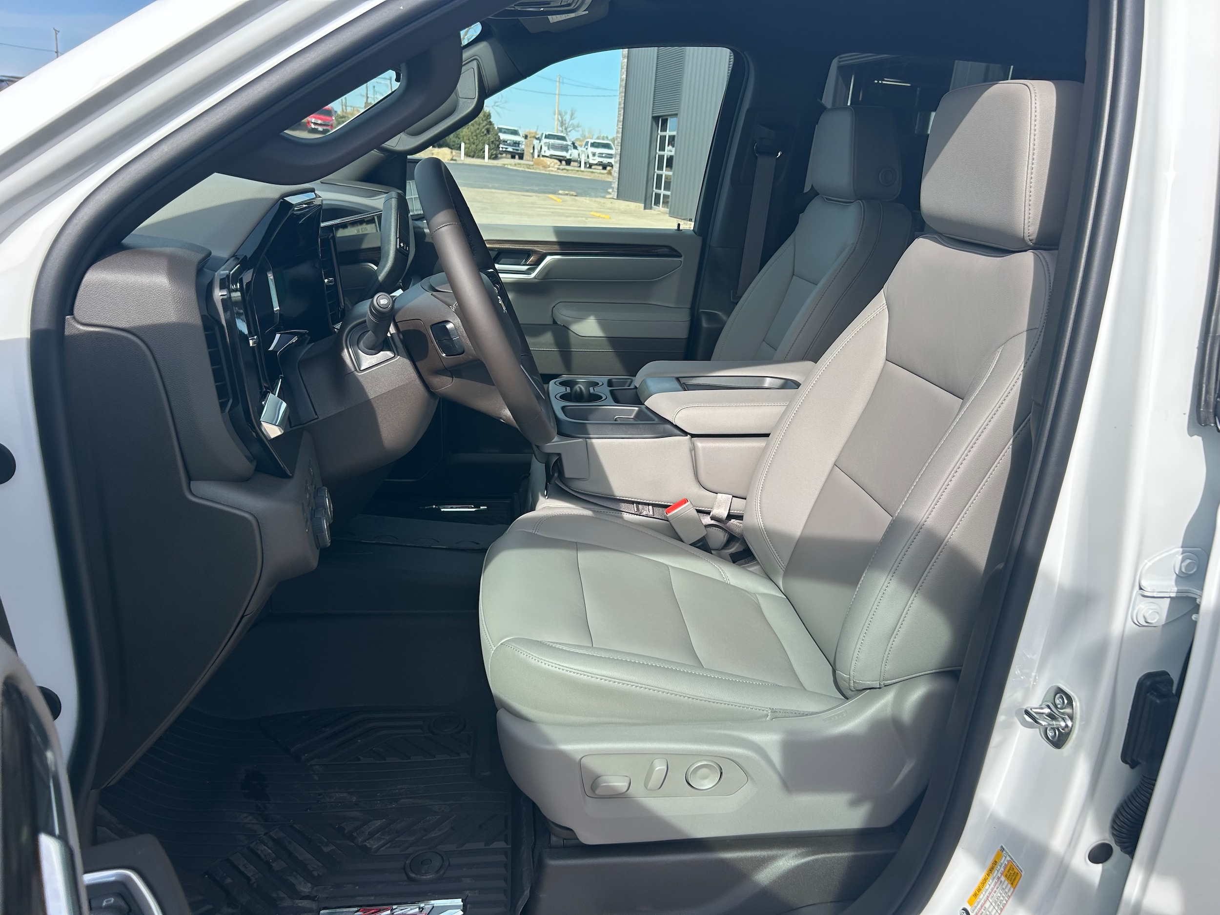 View vehicle photo 6