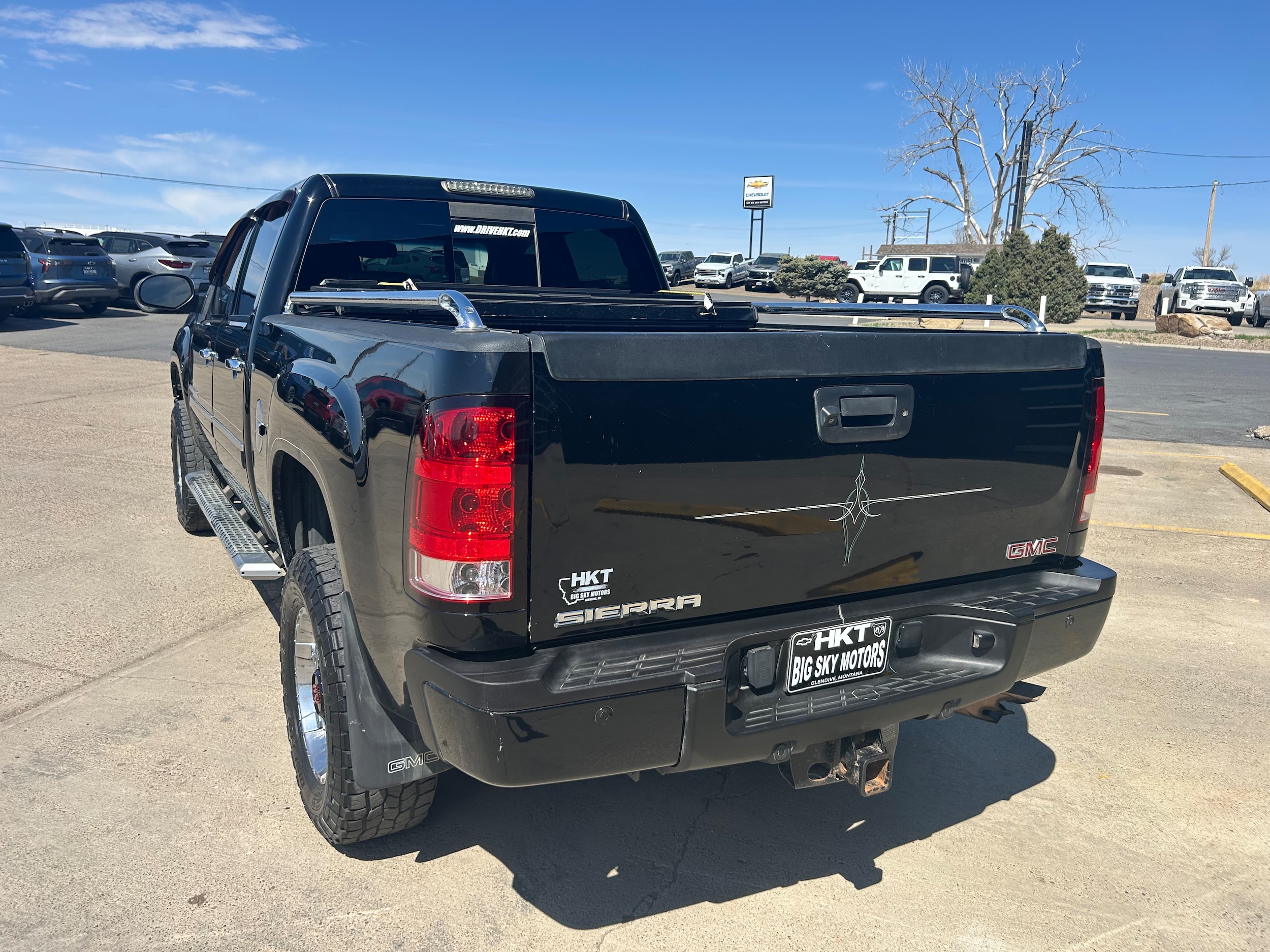 View vehicle photo 5