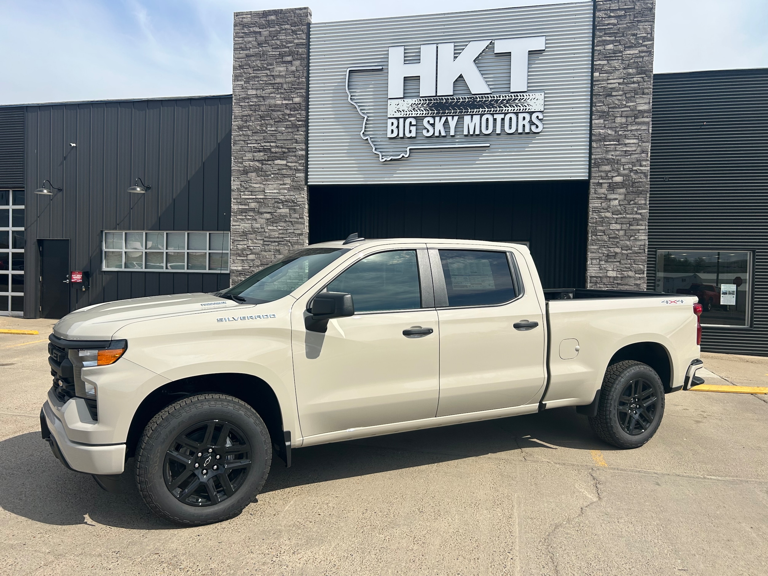 2026 Chevrolet Silverado 1500 Custom - White Sands exterior view 3
