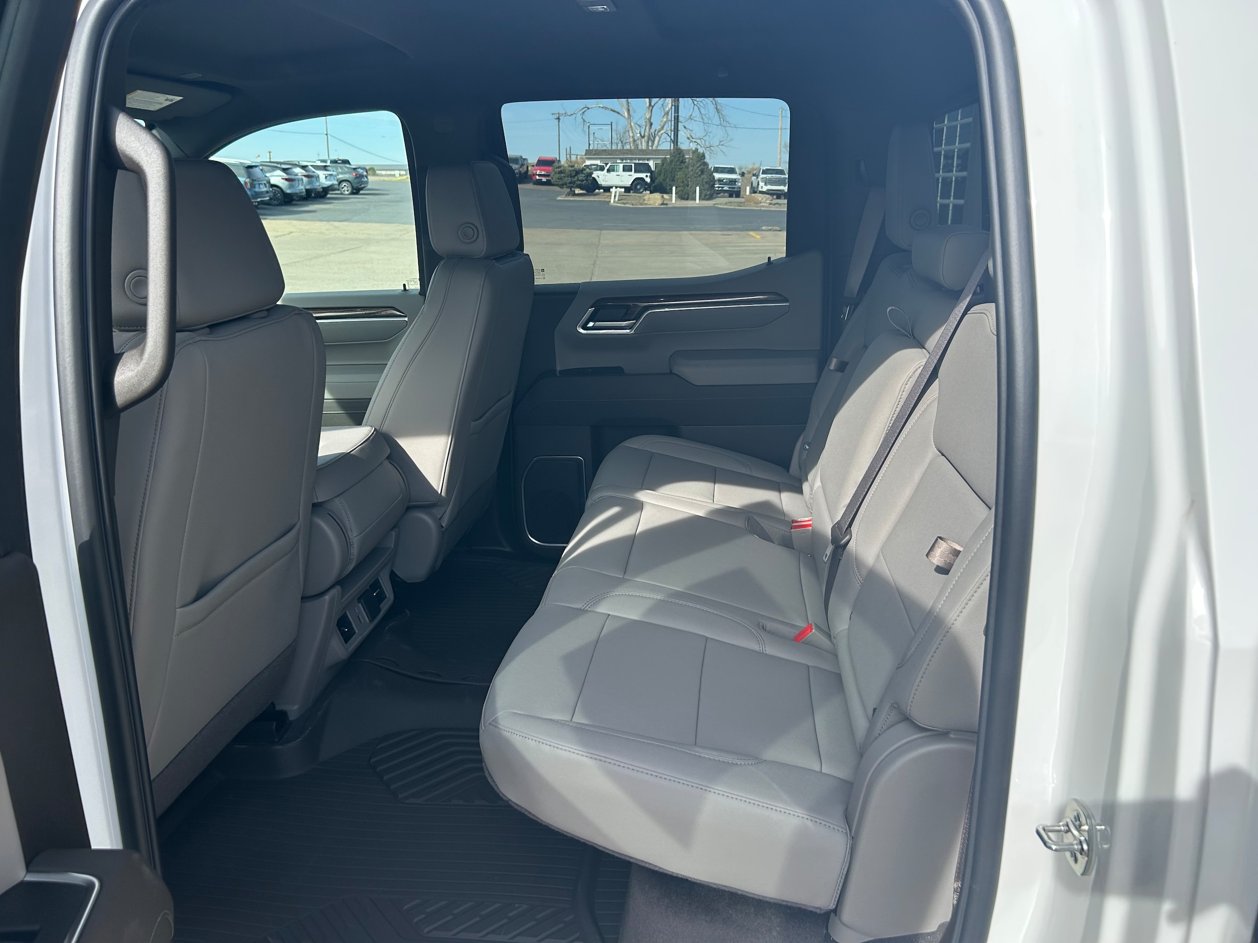 View vehicle photo 7