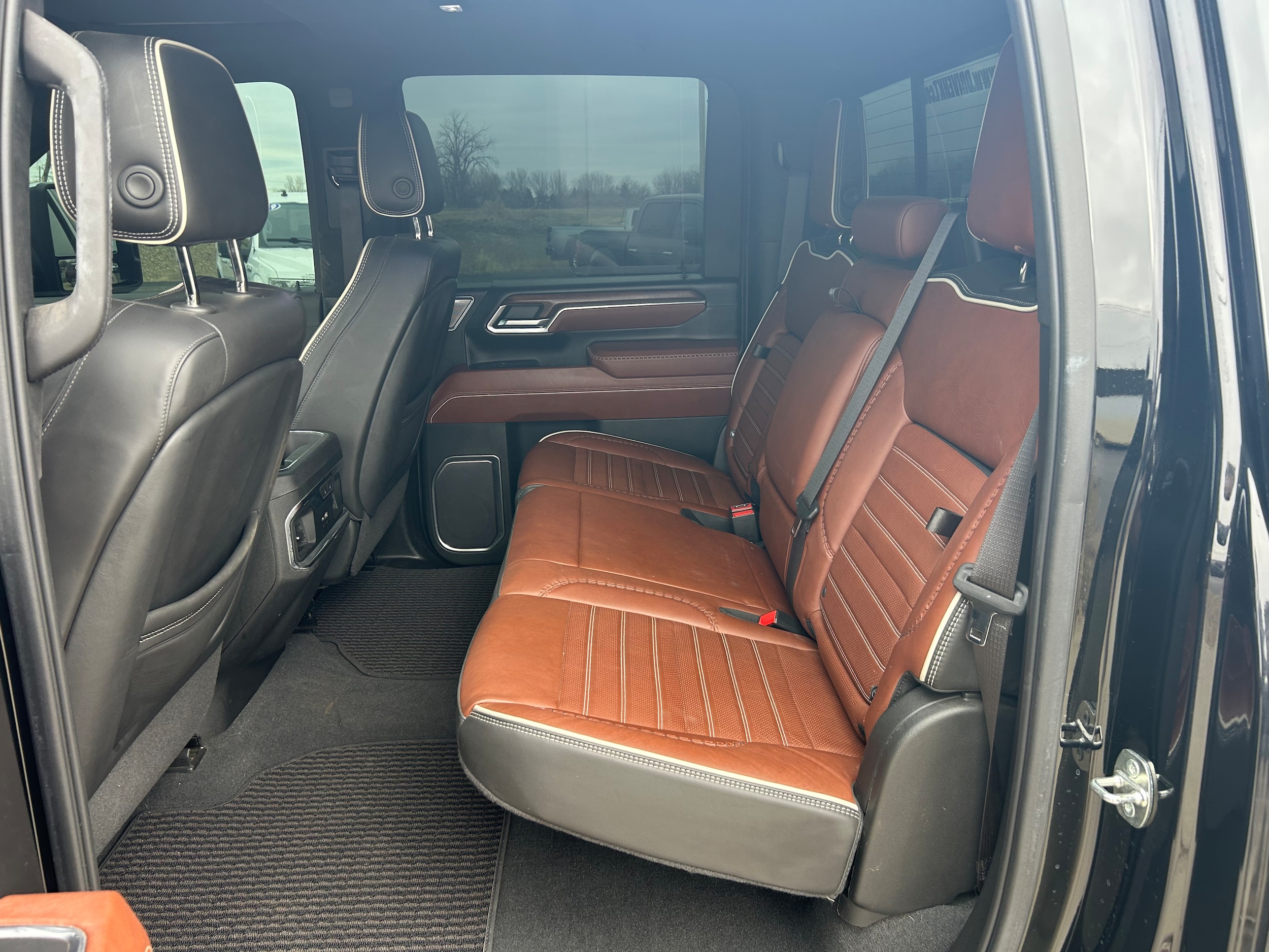 2024 GMC Sierra 3500 HD Denali Ultimate - Onyx Black exterior view 10