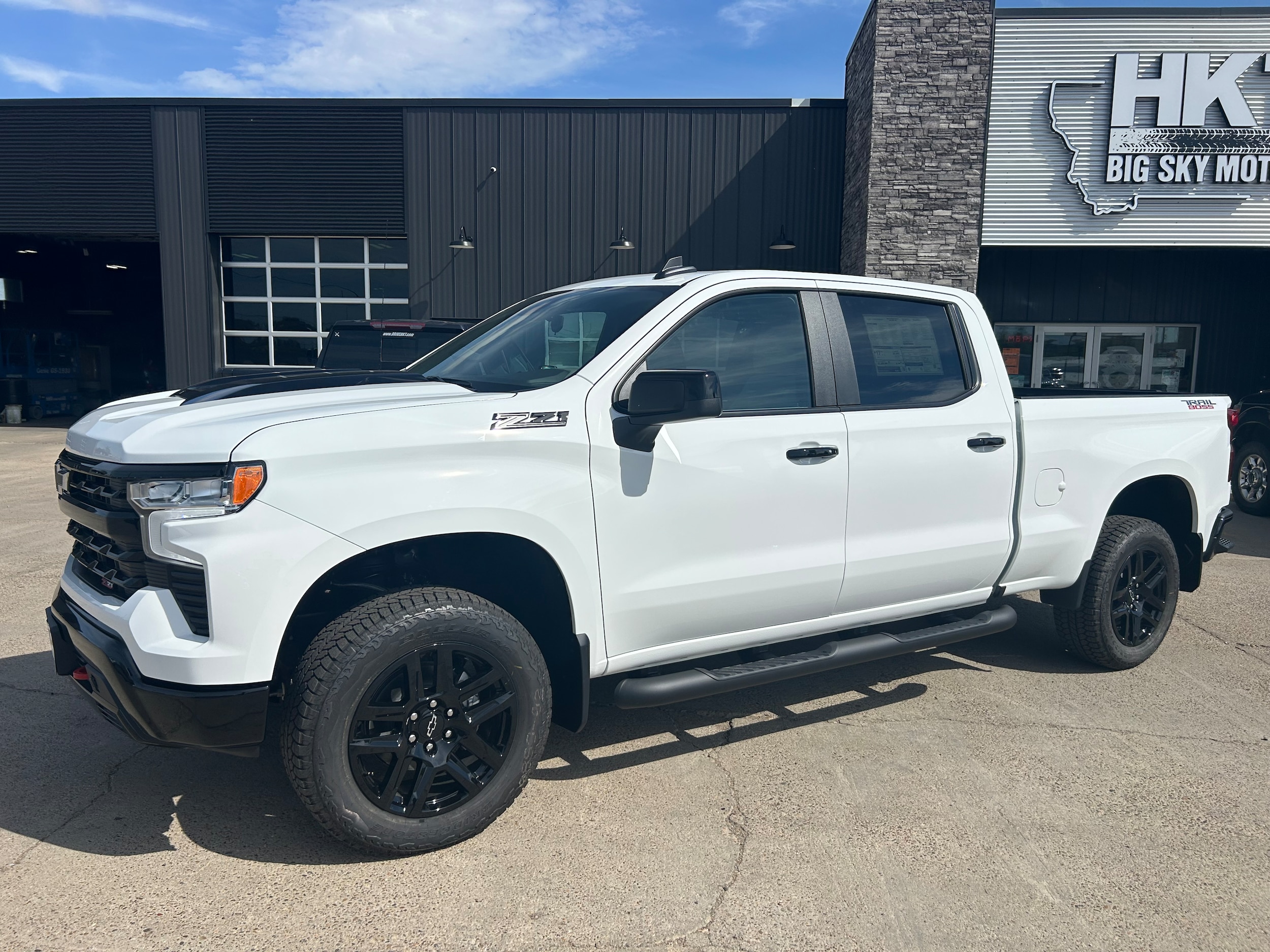 2026 Chevrolet Silverado 1500 LT Trail Boss - Summit White exterior view 2
