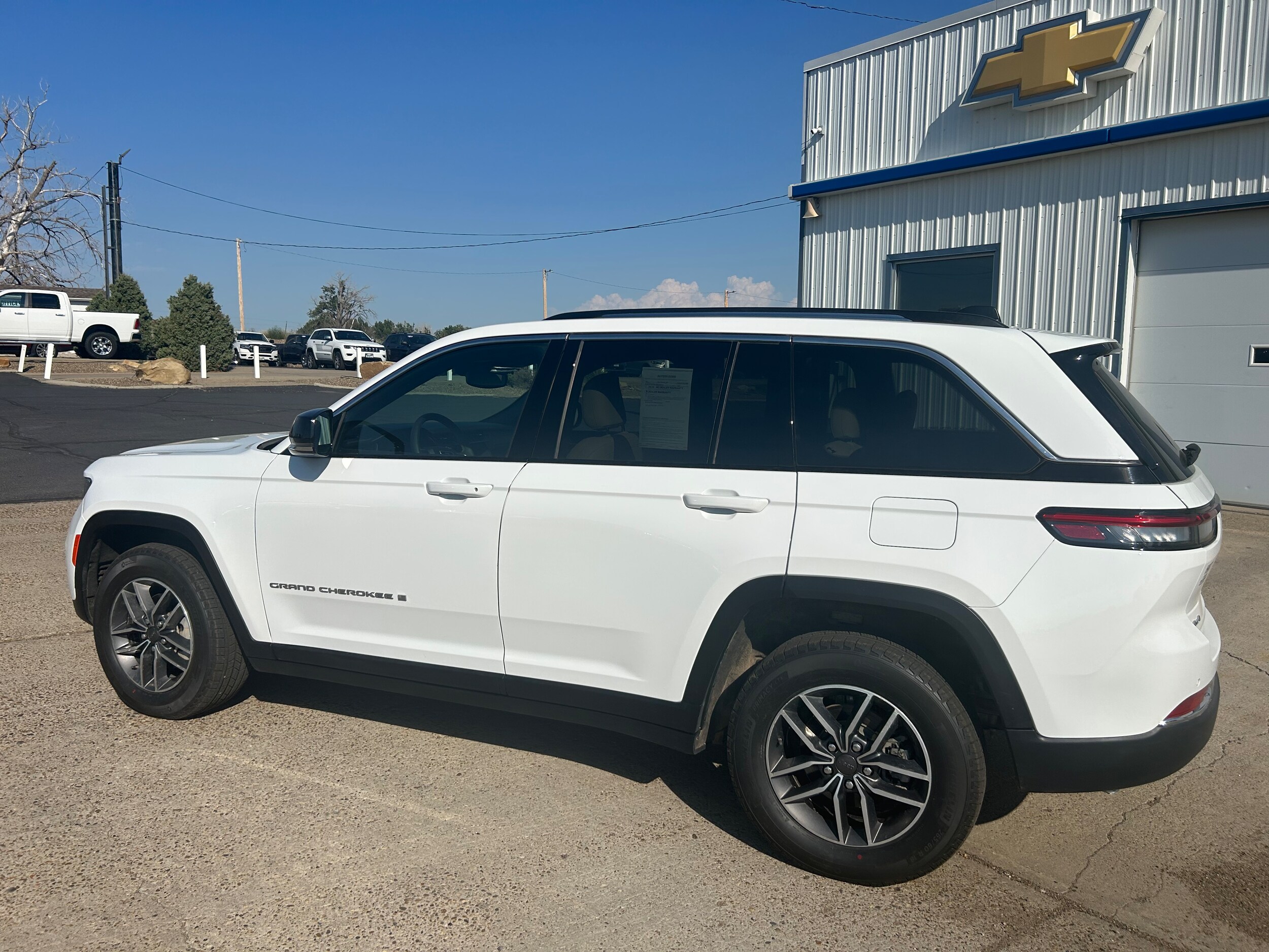2024 Jeep Grand Cherokee Limited photo 3