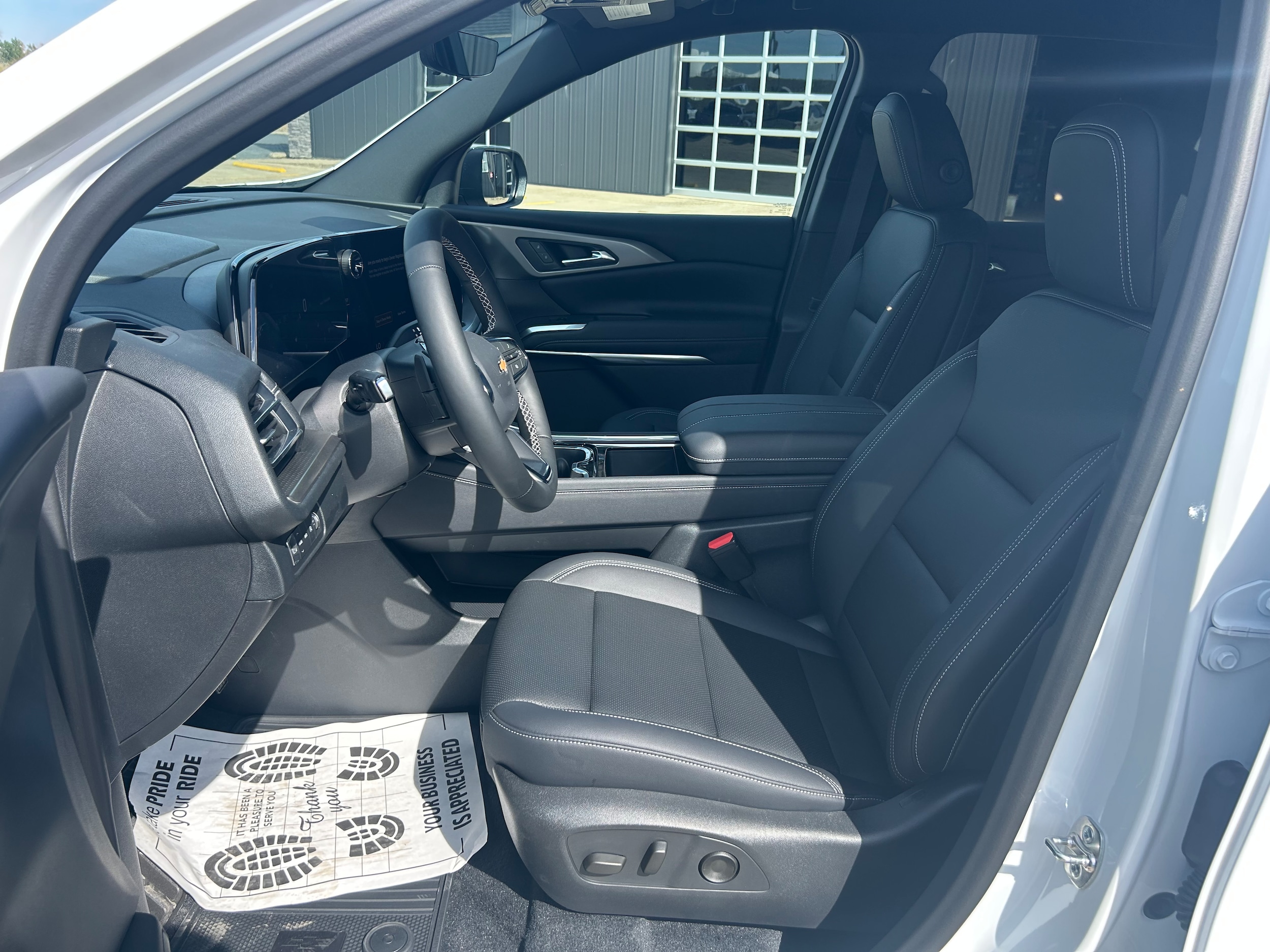 2026 Chevrolet Traverse LT - Summit White exterior view 7
