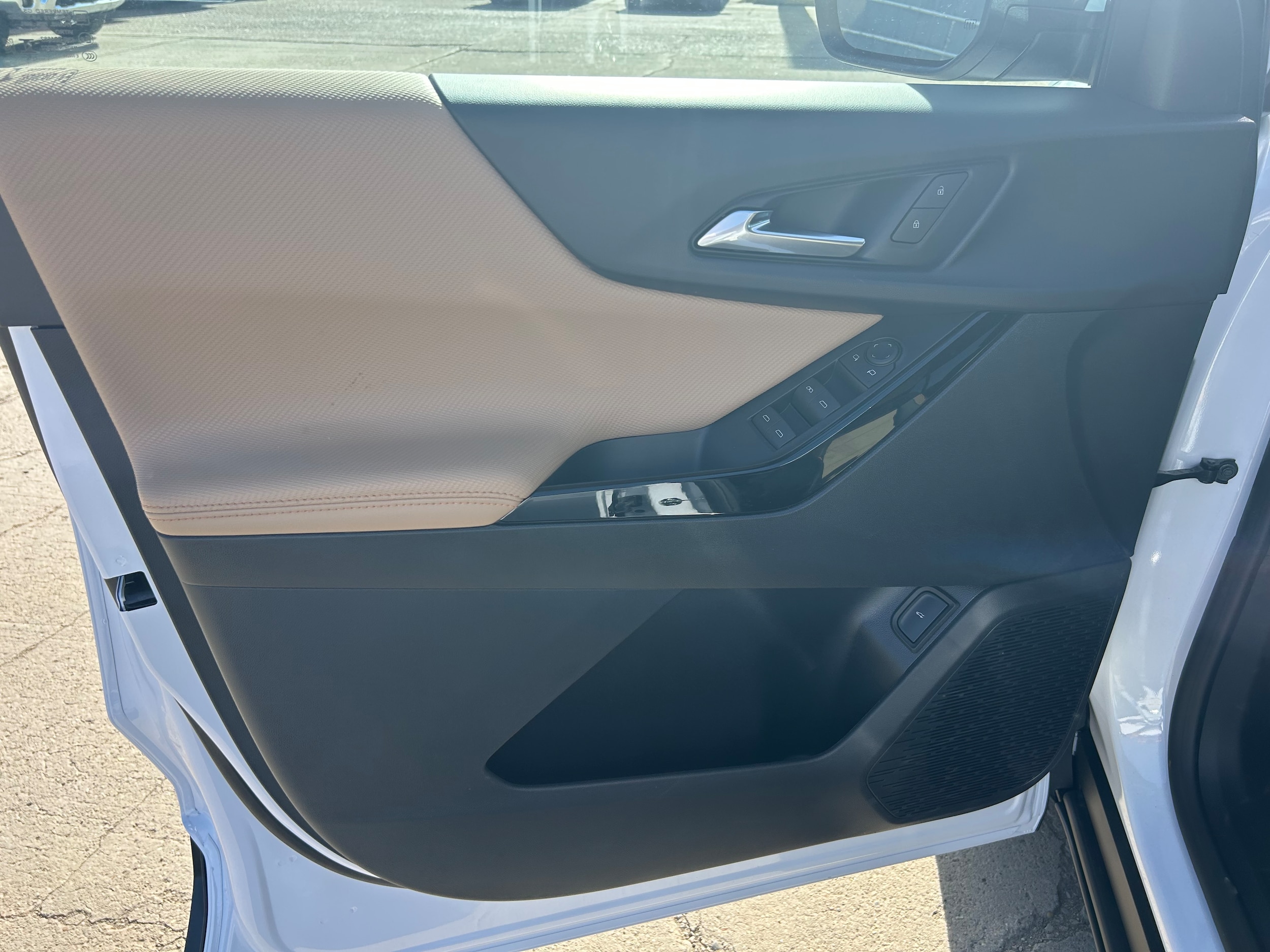 2026 Chevrolet Equinox Activ - Polar White Tricoat exterior view 9