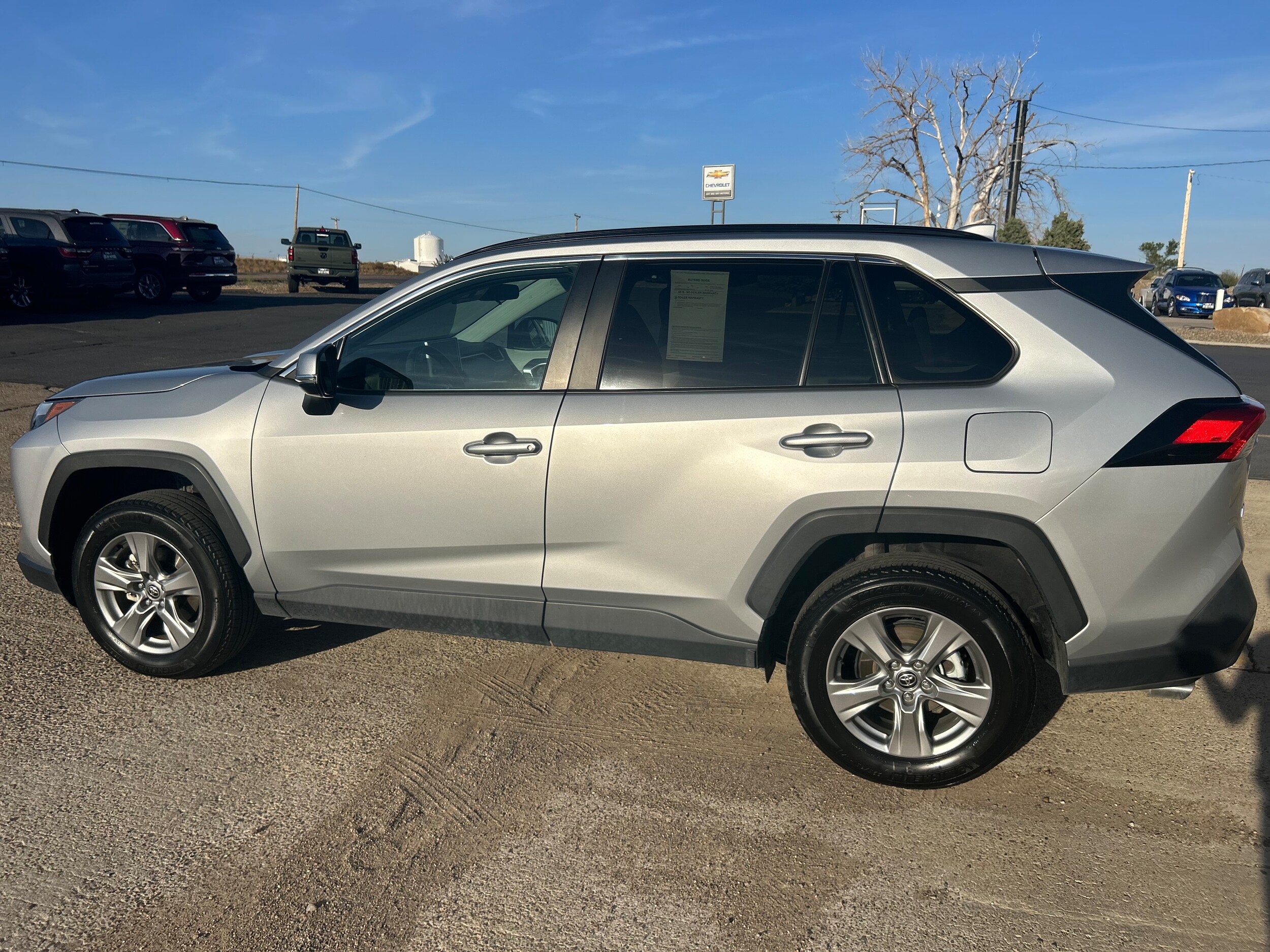 2024 Toyota RAV4 XLE photo 3