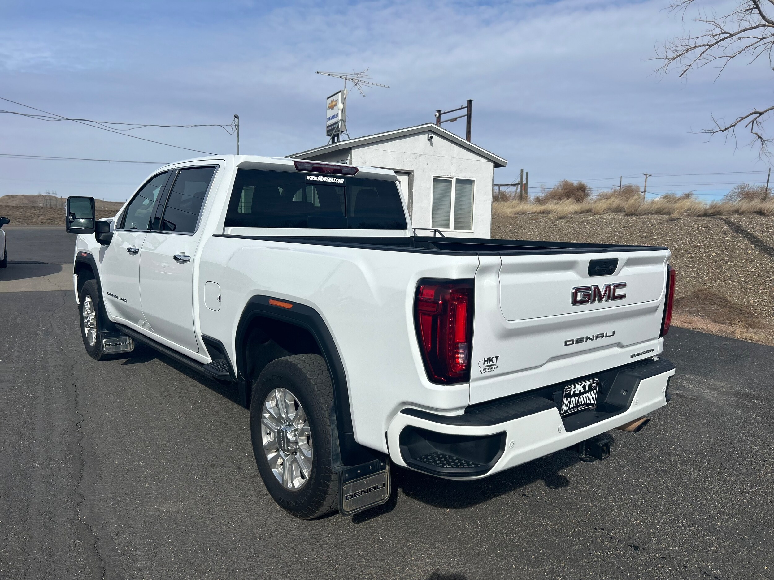 2022 GMC Sierra 2500 HD Denali - Summit White exterior view 5