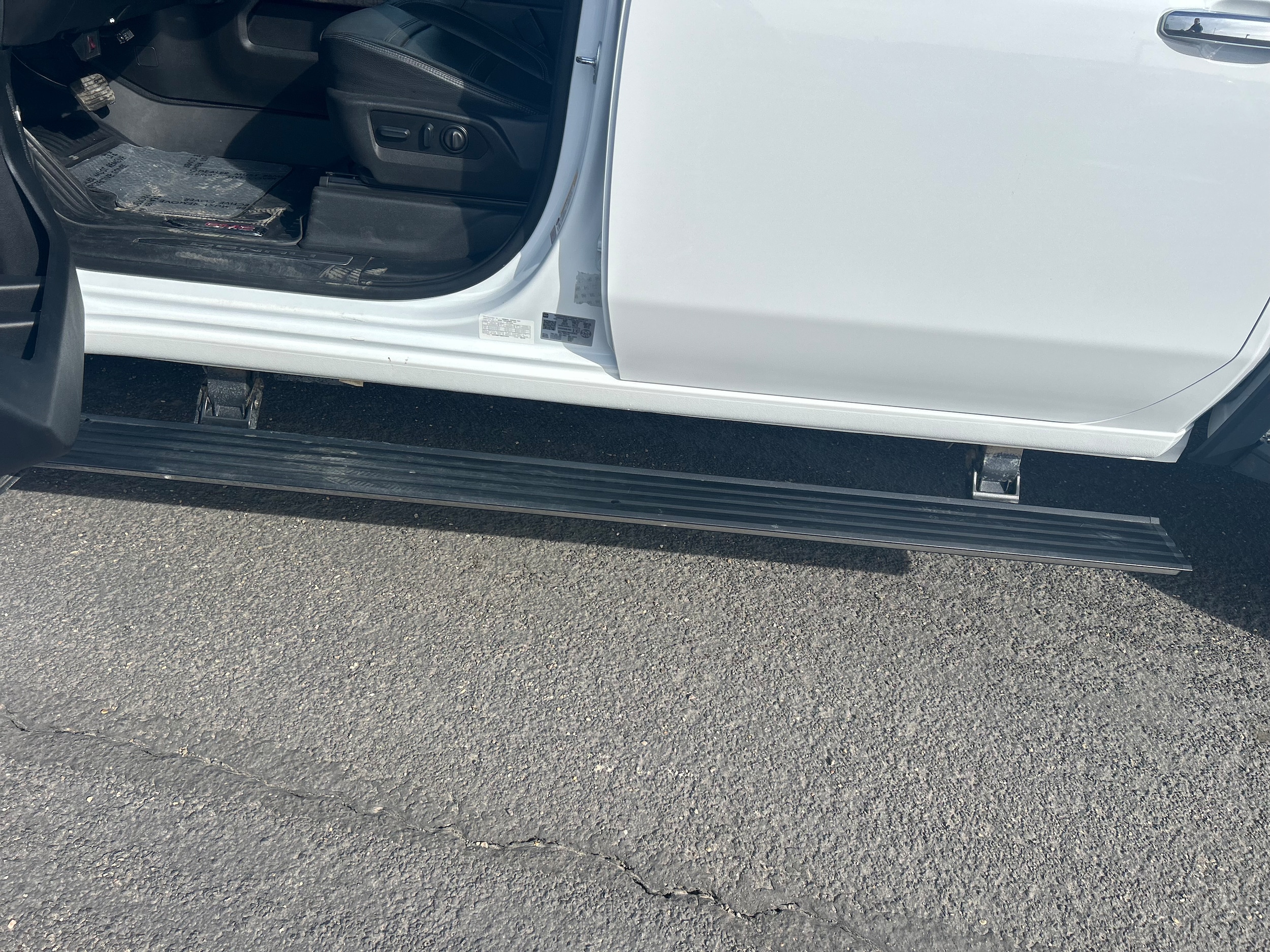 2022 GMC Sierra 2500 HD Denali - Summit White exterior view 8