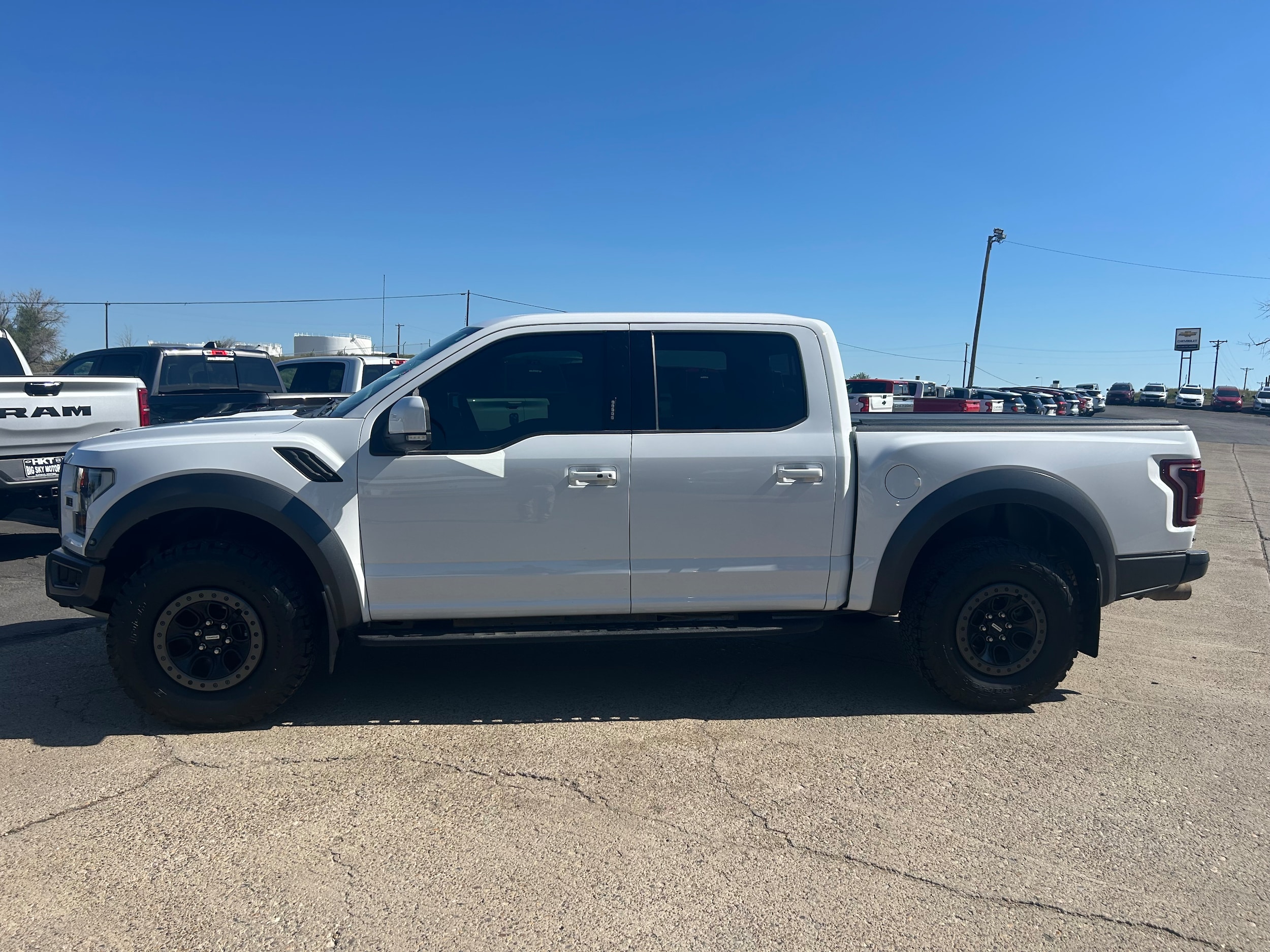 2018 Ford F-150 Raptor - White exterior view 6