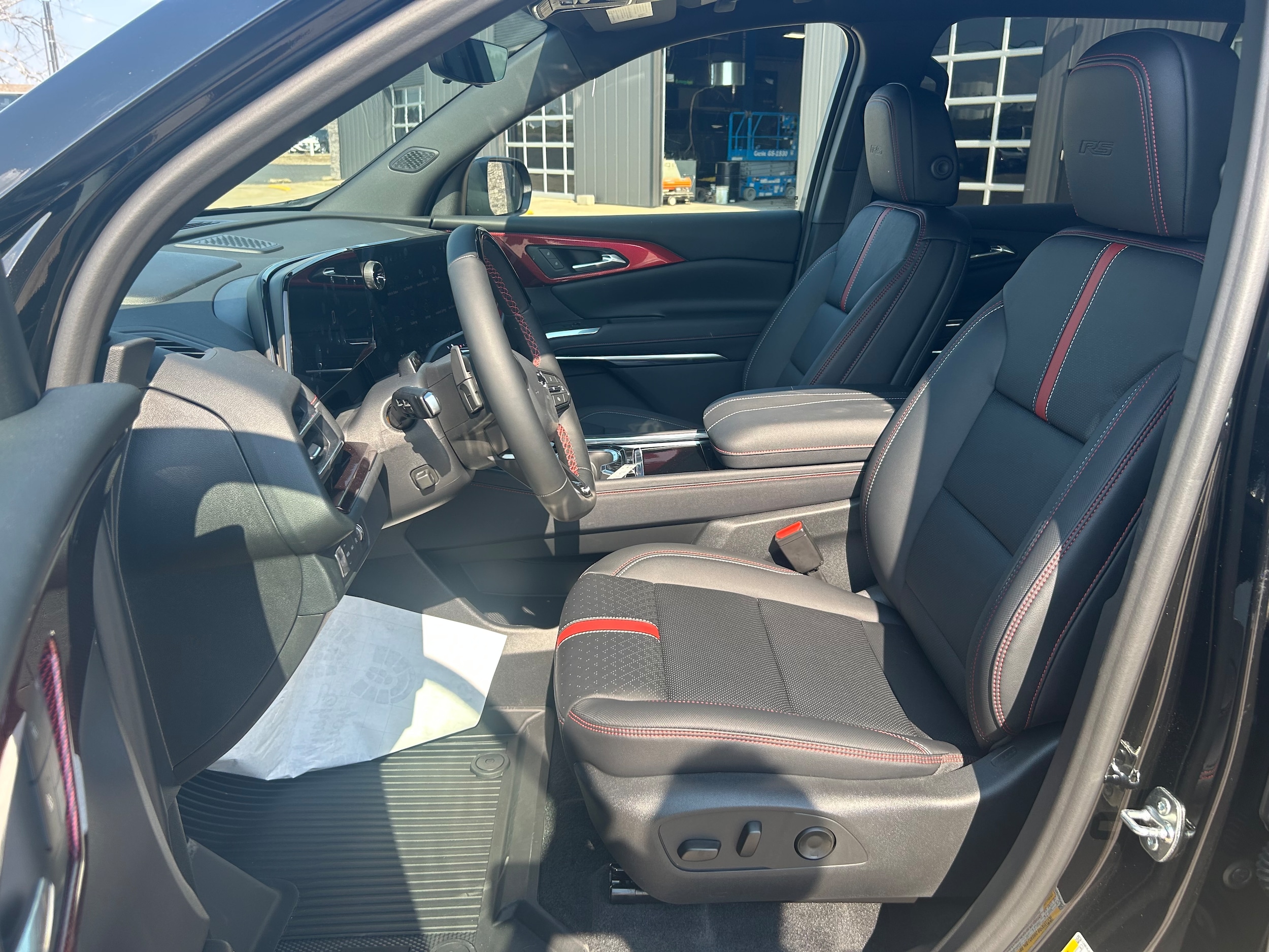 2026 Chevrolet Traverse RS - Mosaic Black Metallic exterior view 7