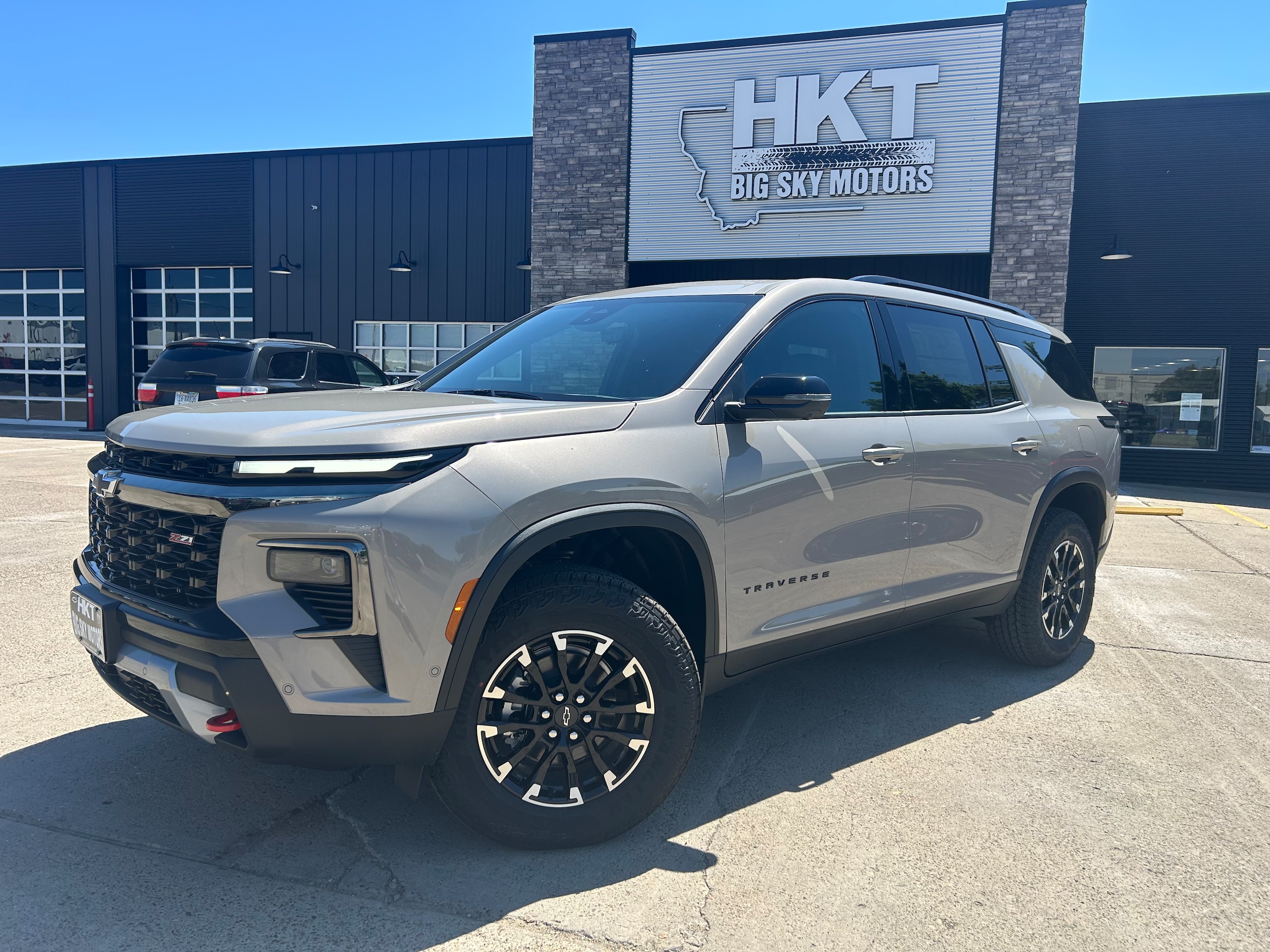 2026 Chevrolet Traverse Z71 - Sandstone Gray exterior view 1