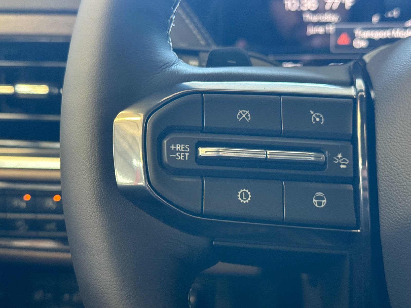 2026 GMC Yukon Denali Ultimate - Photo 28