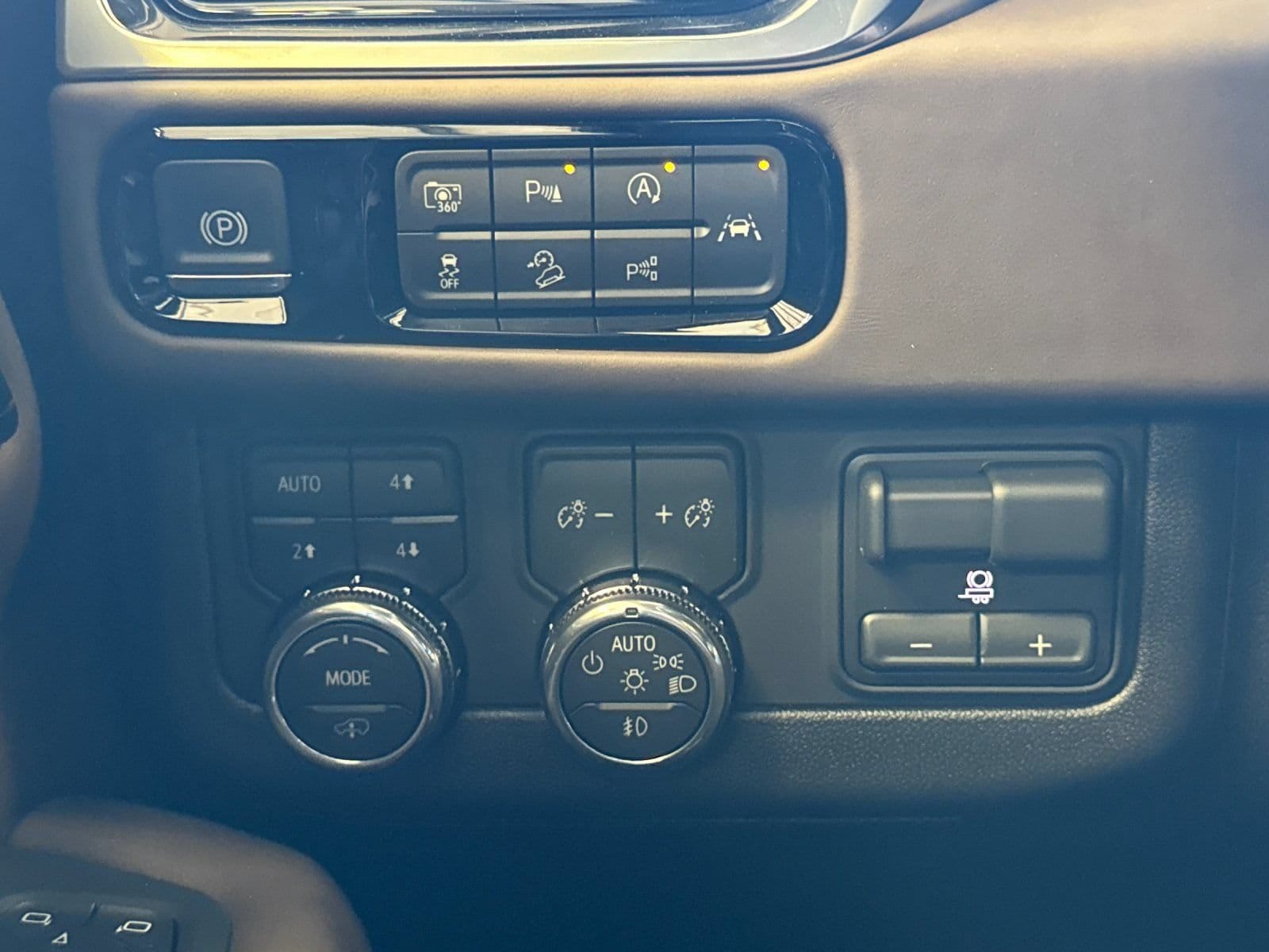 2026 GMC Yukon Denali Ultimate - Photo 31