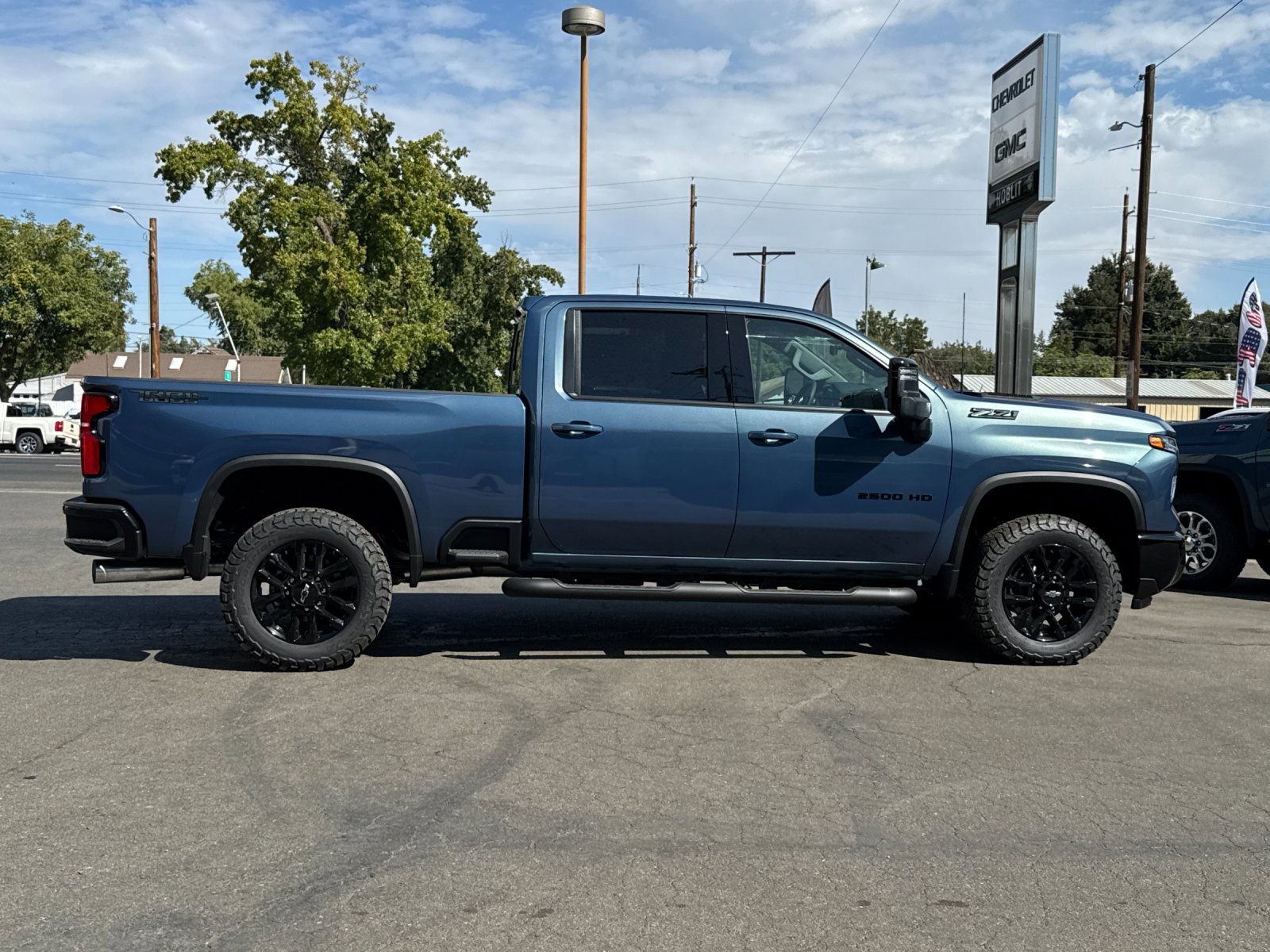 2025 Chevrolet Silverado 2500HD LTZ photo 2