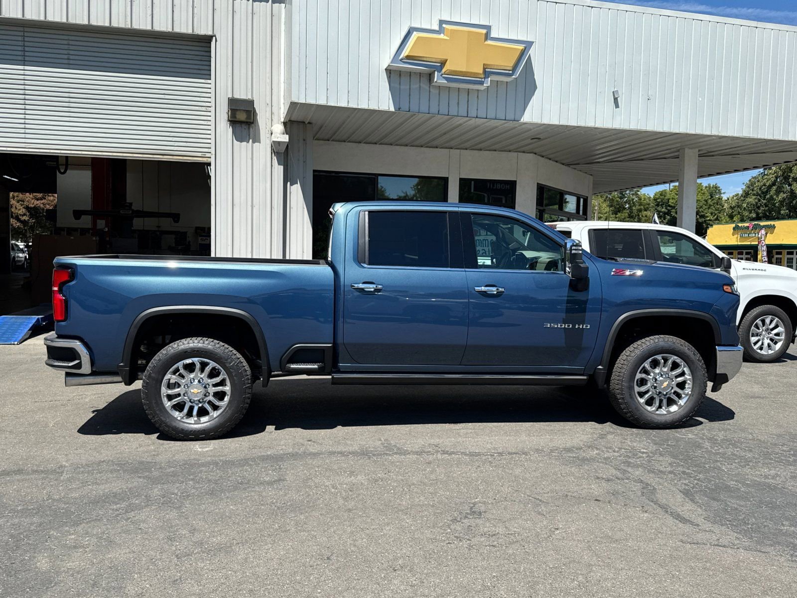 2025 Chevrolet Silverado 3500HD LTZ photo 2