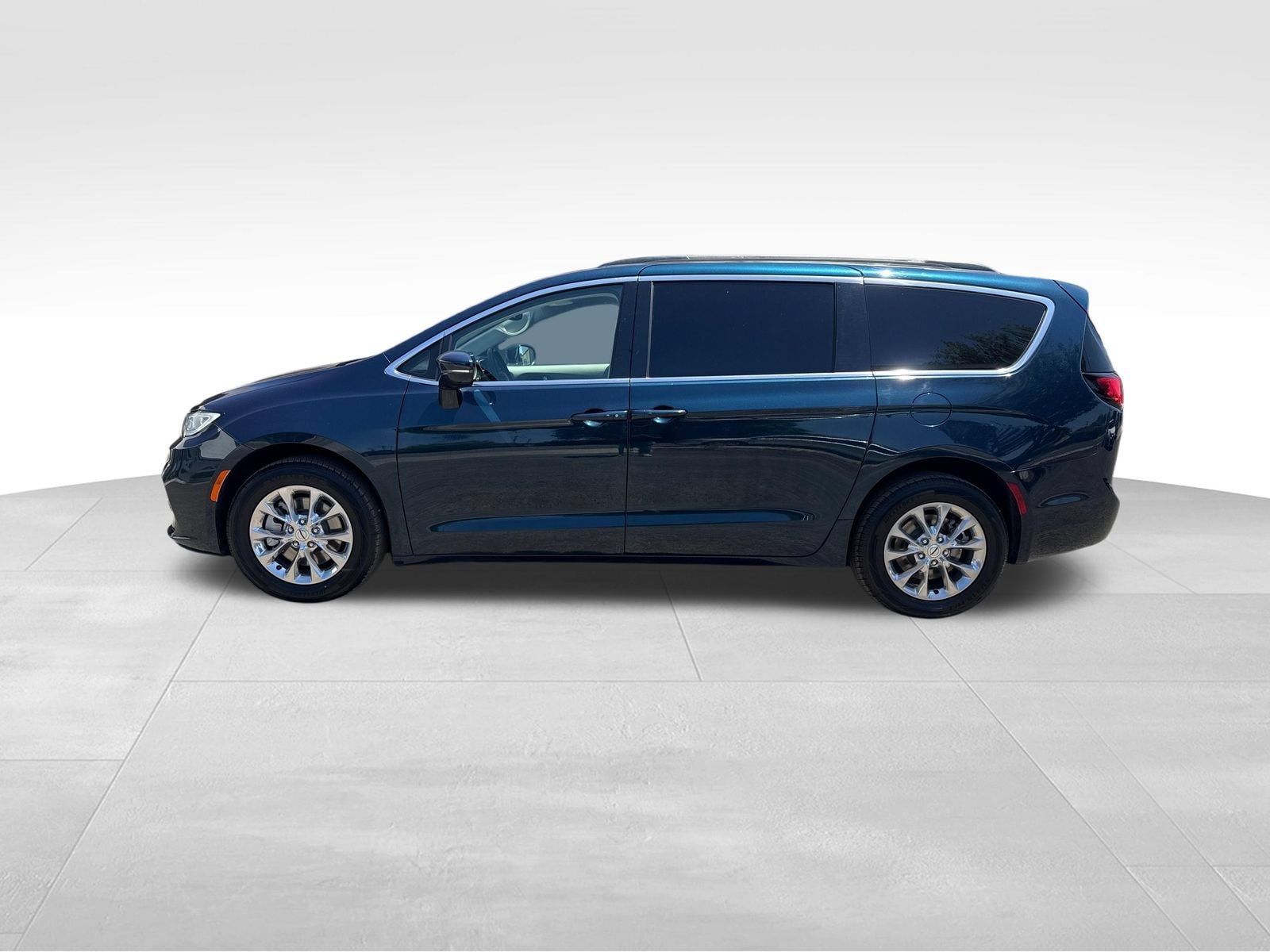 Used 2022 Chrysler Pacifica Touring L with VIN 2C4RC3BG6NR216863 for sale in Colusa, CA